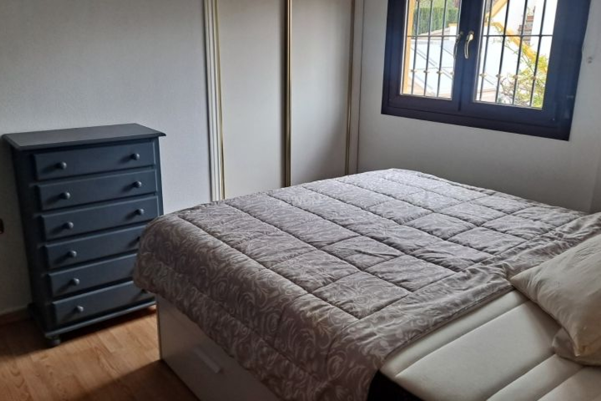 Resale - Villa - Hondón de las Nieves - Inland