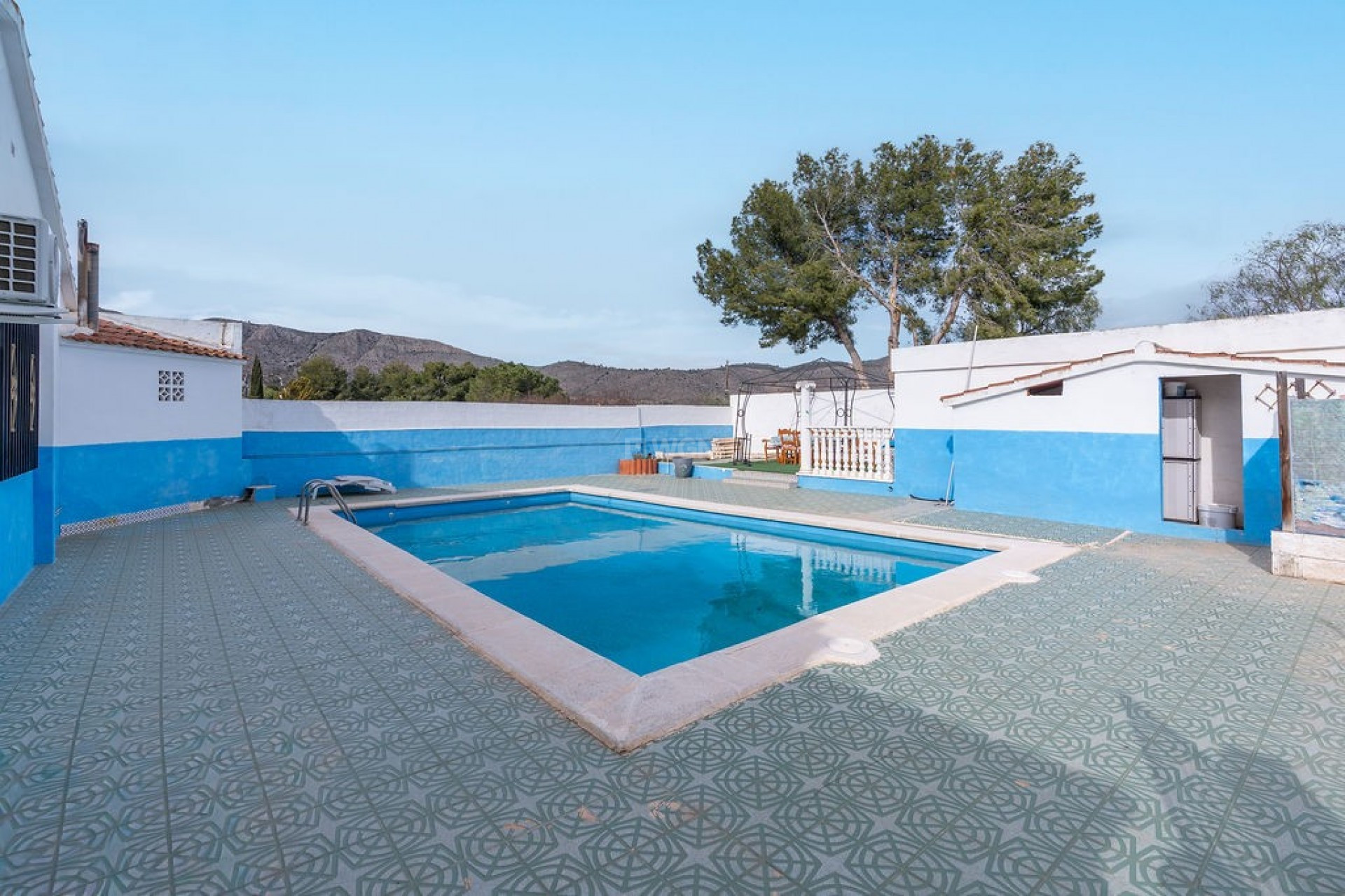 Resale - Villa - Hondón de las Nieves - Inland