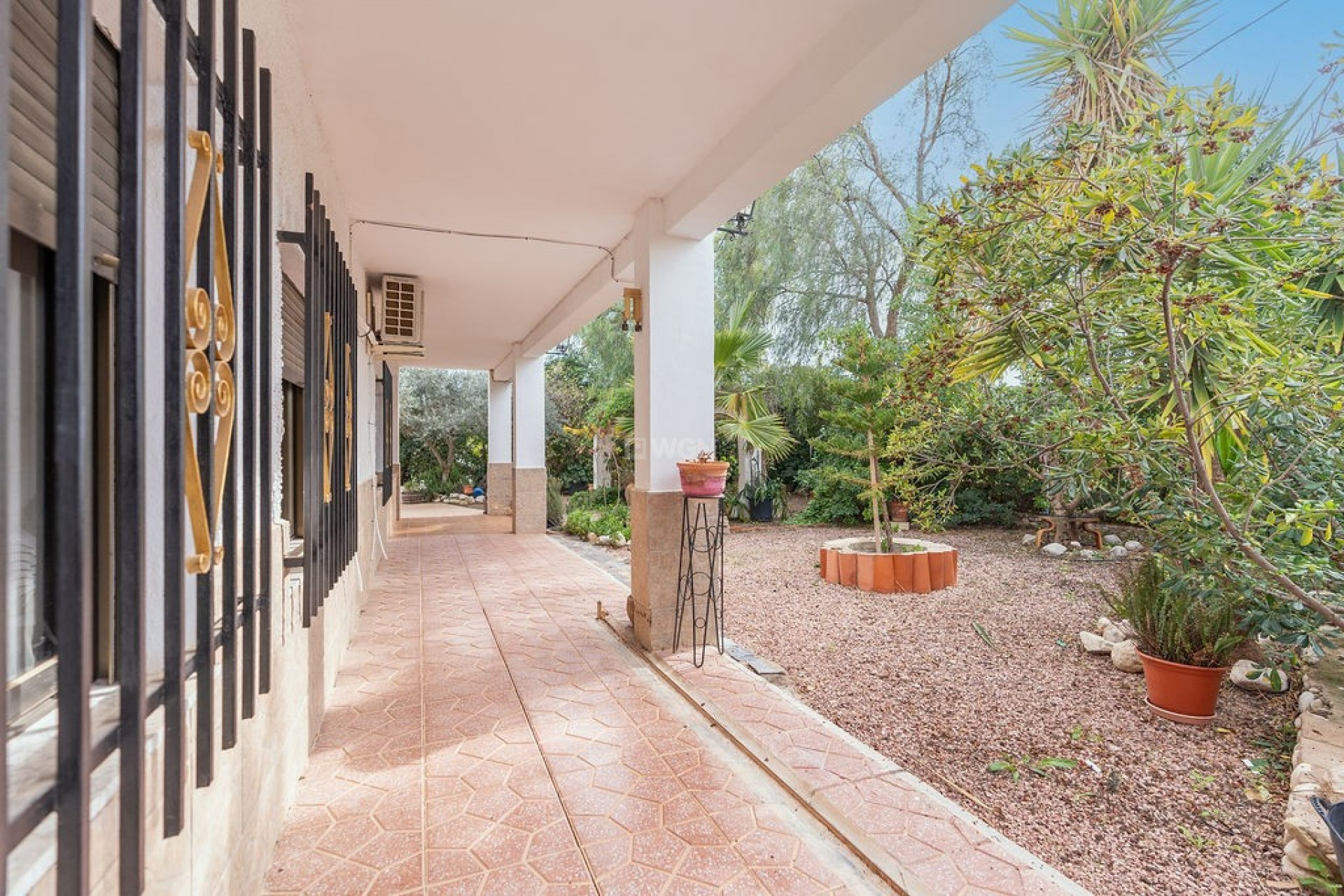 Resale - Villa - Hondón de las Nieves - Inland