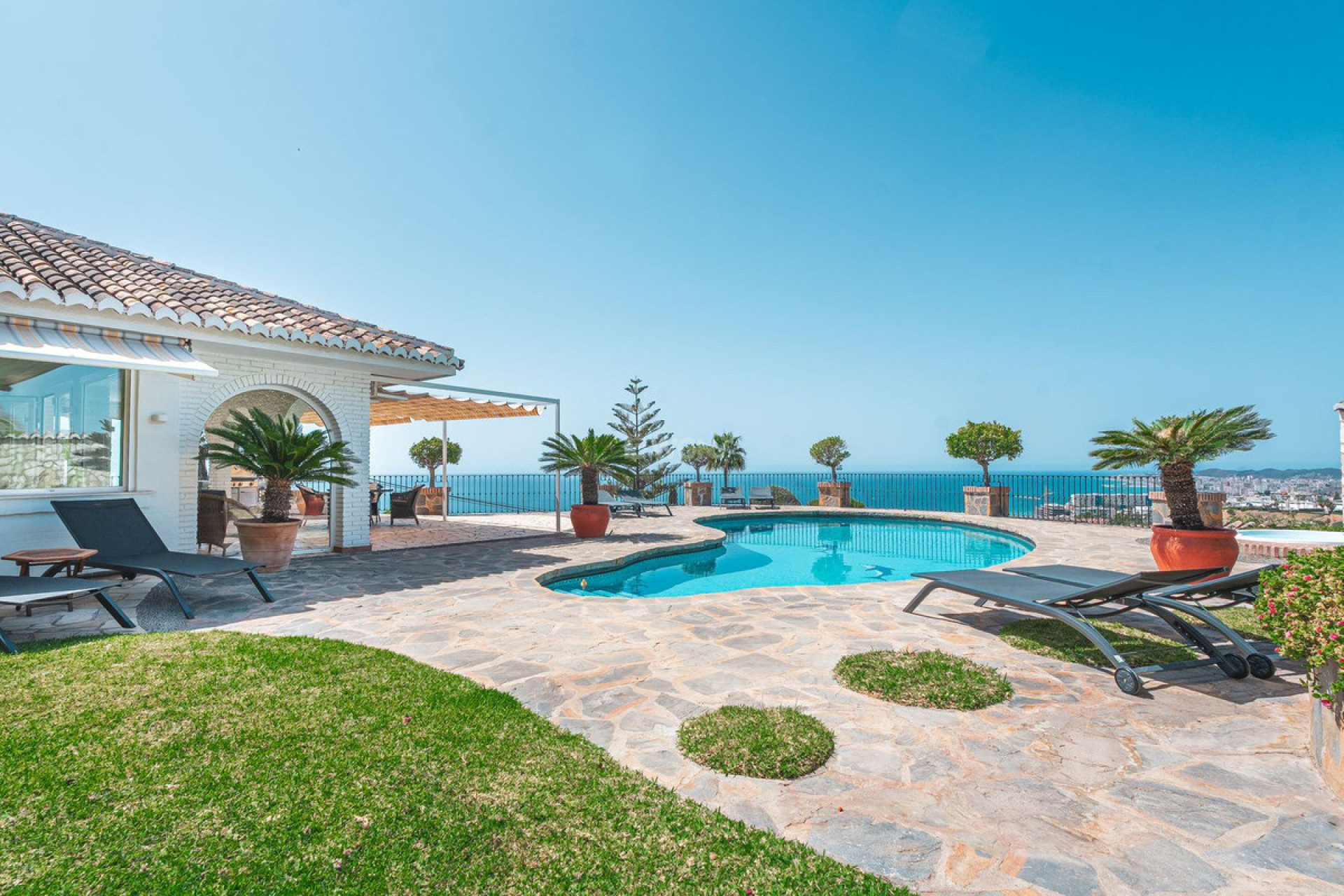 Resale - Villa - La Capellania - Inland