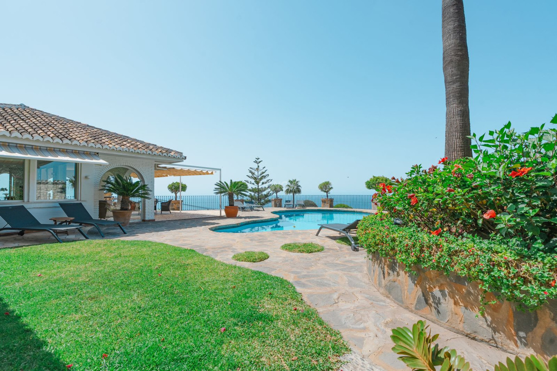 Resale - Villa - La Capellania - Inland