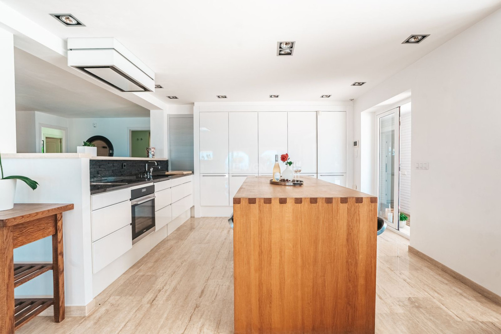 Resale - Villa - La Capellania - Inland