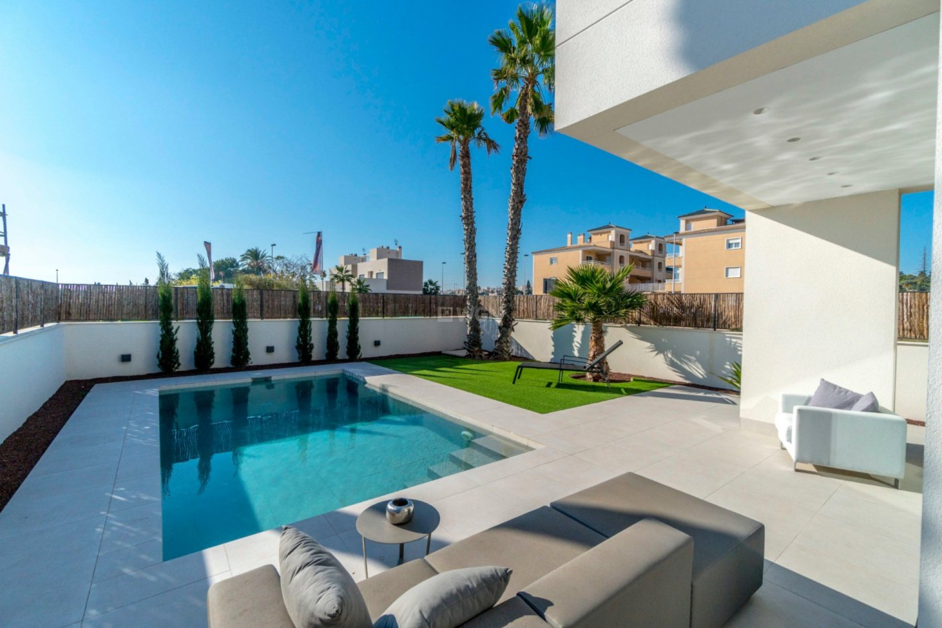 Resale - Villa - La Marina - Costa Blanca