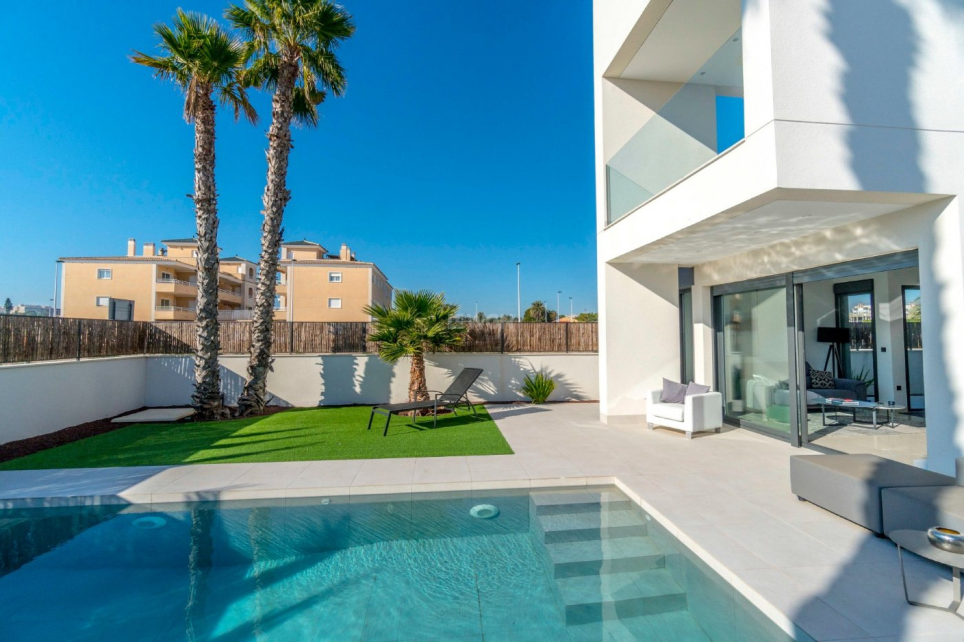 Resale - Villa - La Marina - Costa Blanca