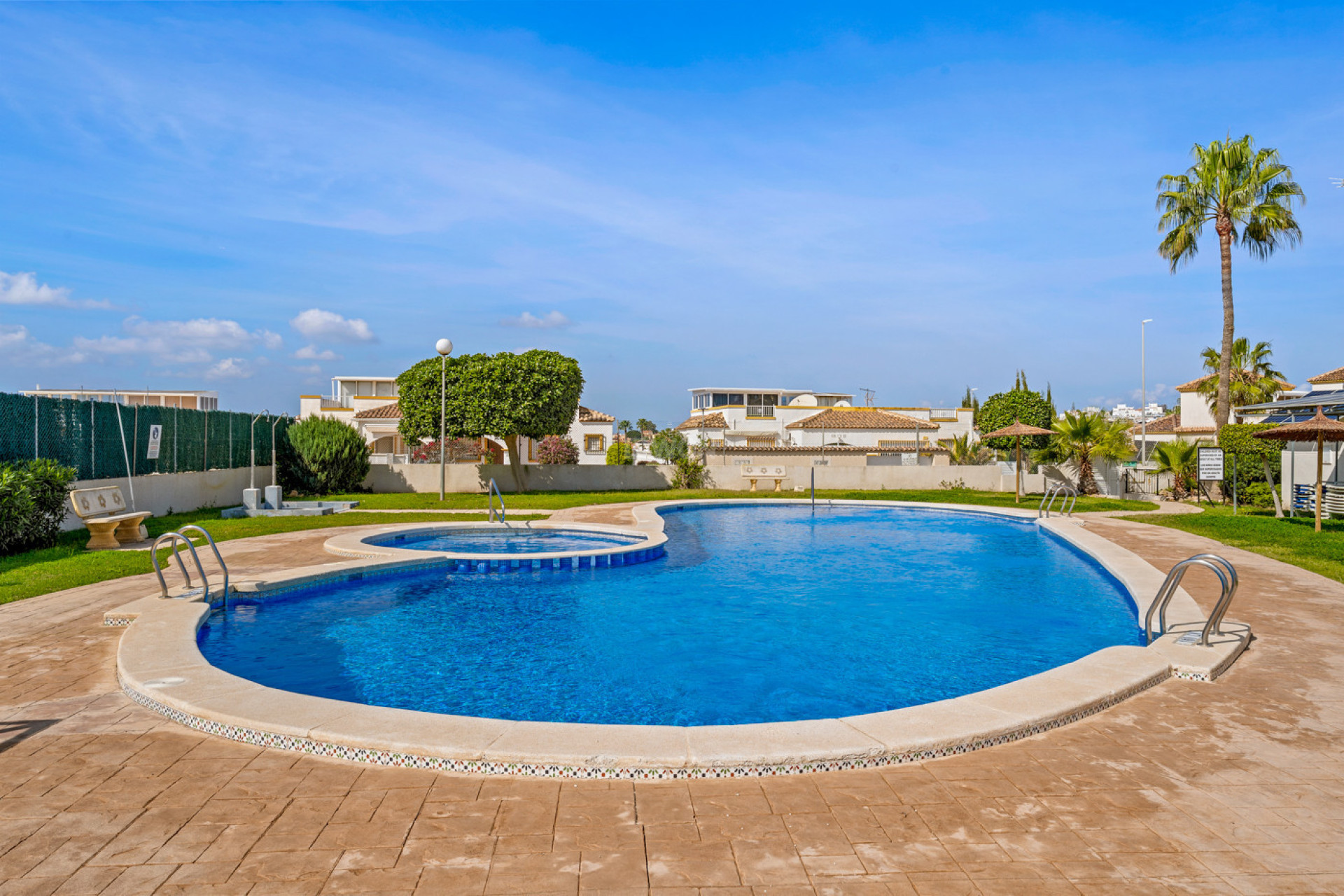 Resale - Villa - La Marina - Costa Blanca
