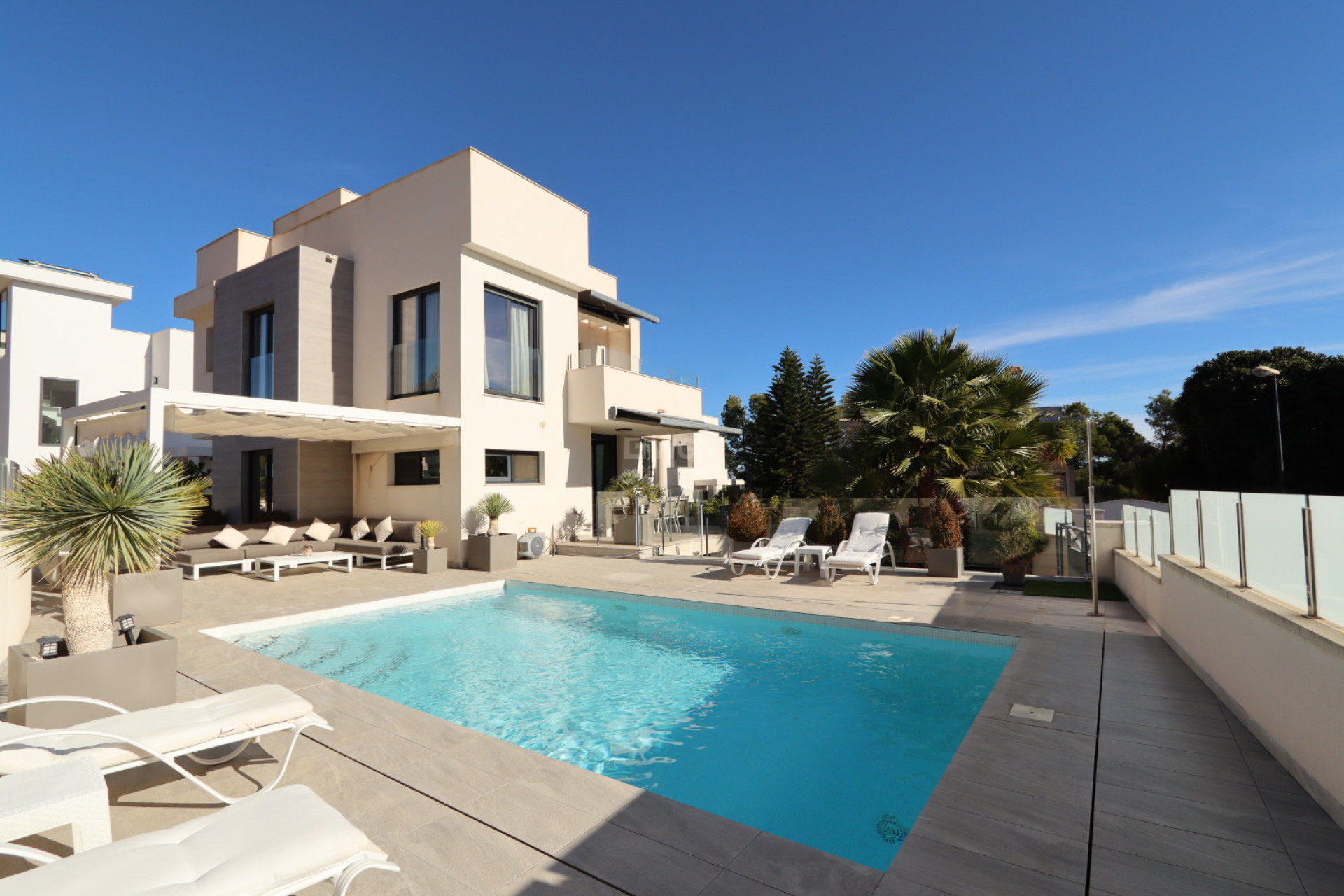Resale - Villa - La Nucía - Costa Blanca