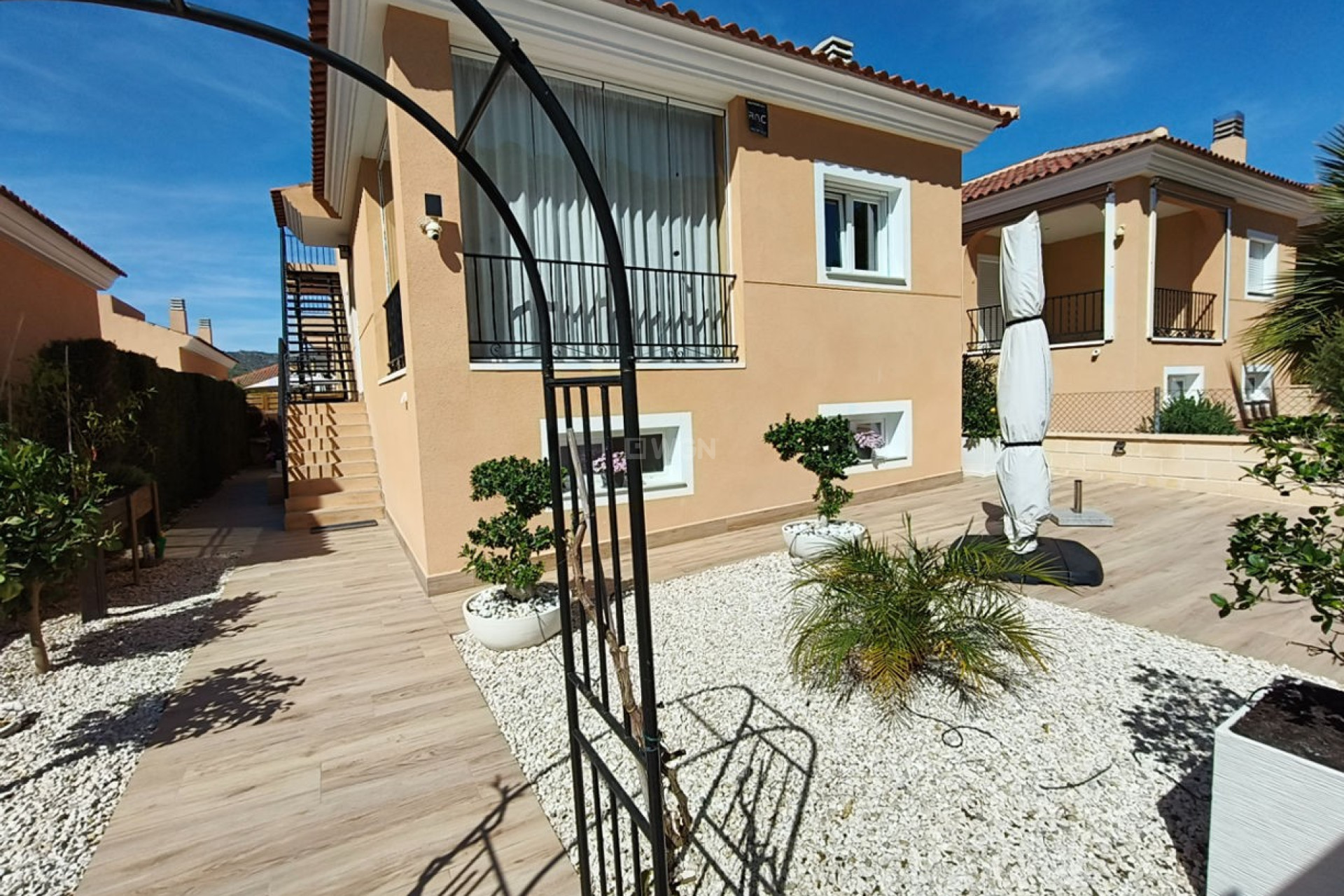 Resale - Villa - La Romana - Inland