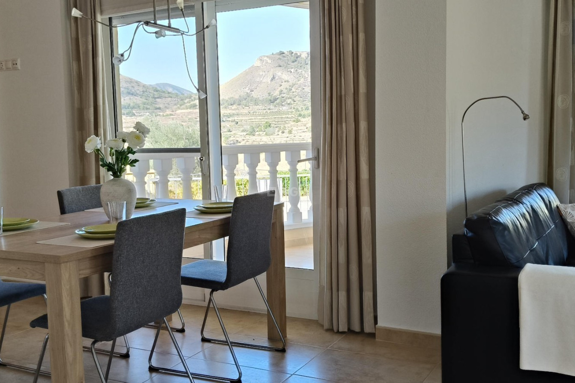 Resale - Villa - La Romana - Inland