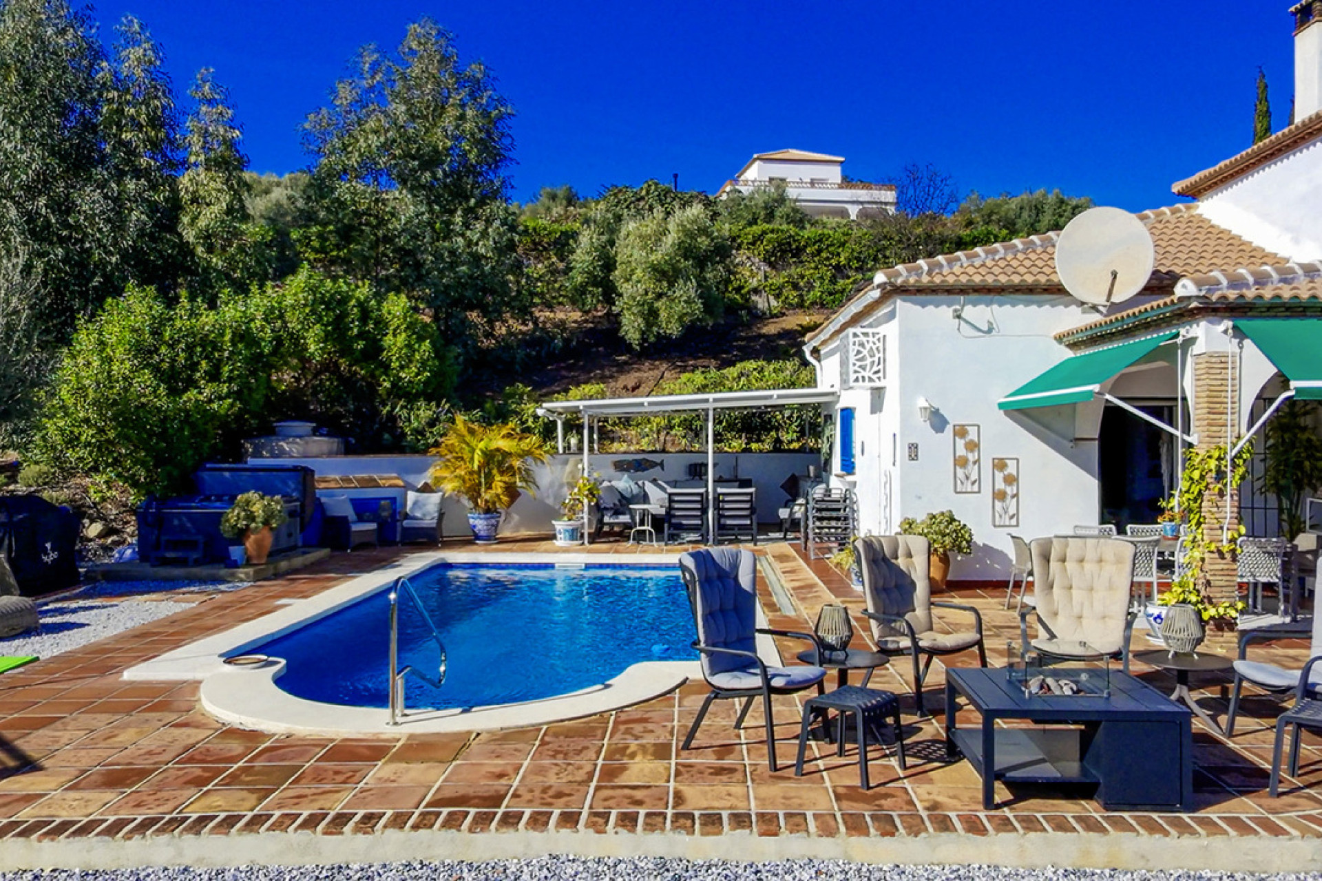Resale - Villa - La Vinuela - Inland