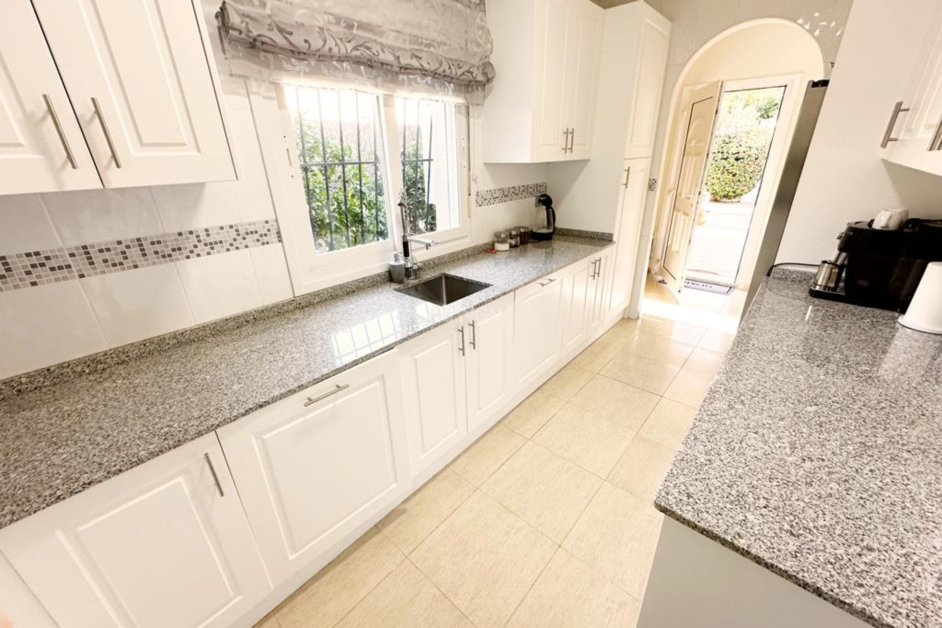 Resale - Villa - Lo Santiago - Inland