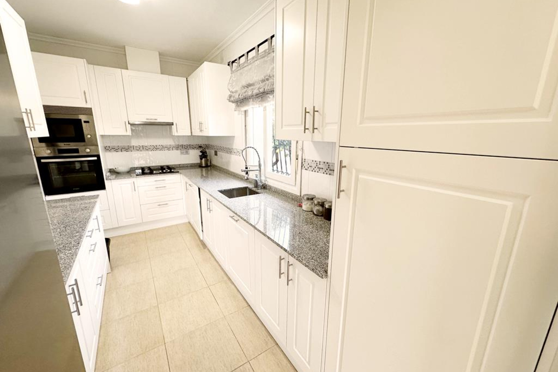 Resale - Villa - Lo Santiago - Inland