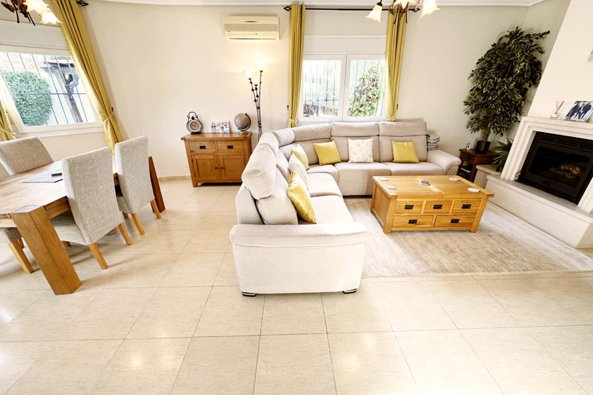 Resale - Villa - Lo Santiago - Inland