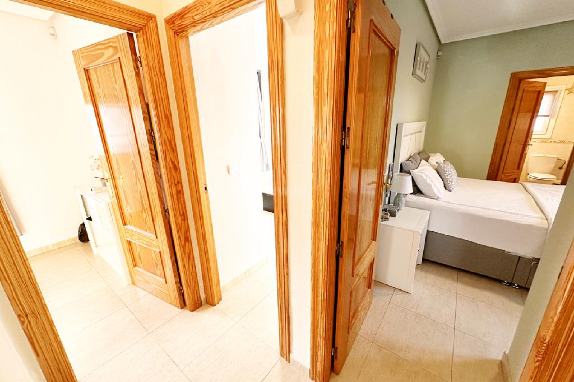 Resale - Villa - Lo Santiago - Inland