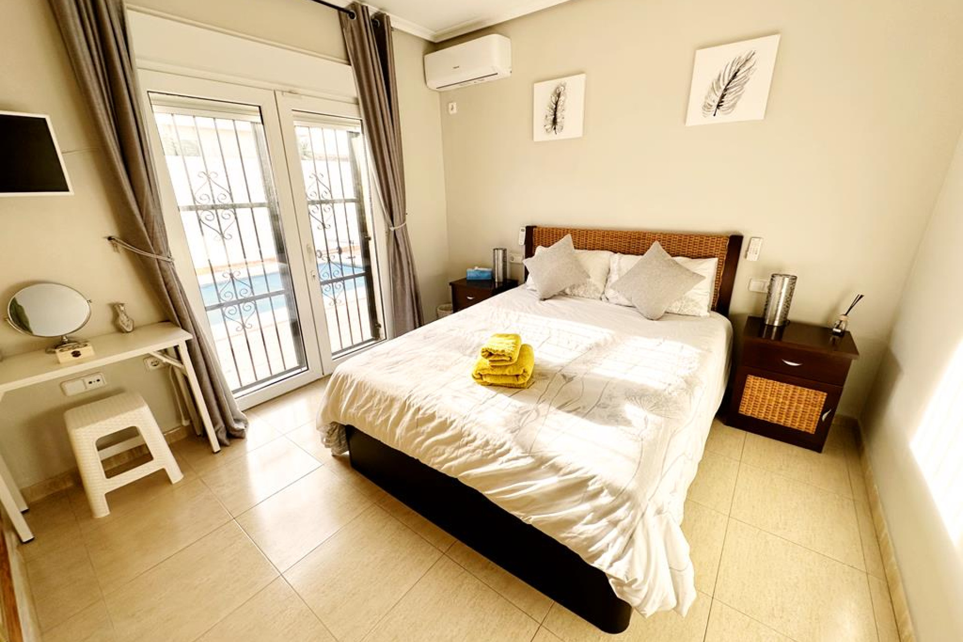 Resale - Villa - Lo Santiago - Inland