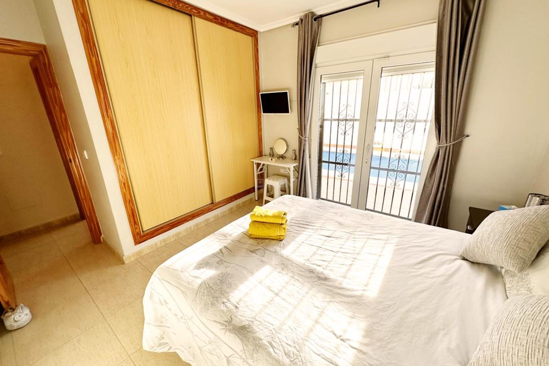 Resale - Villa - Lo Santiago - Inland