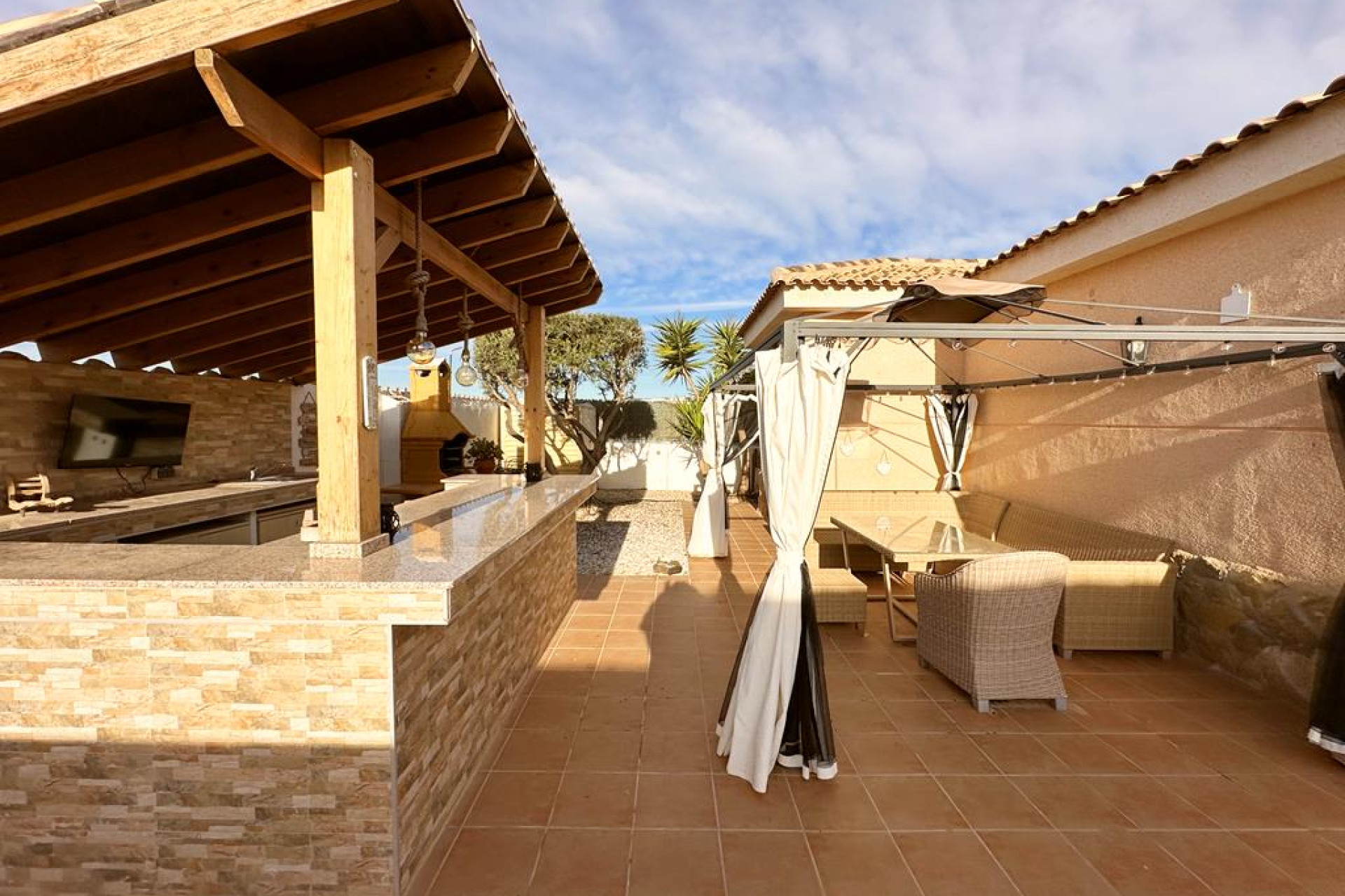 Resale - Villa - Lo Santiago - Inland