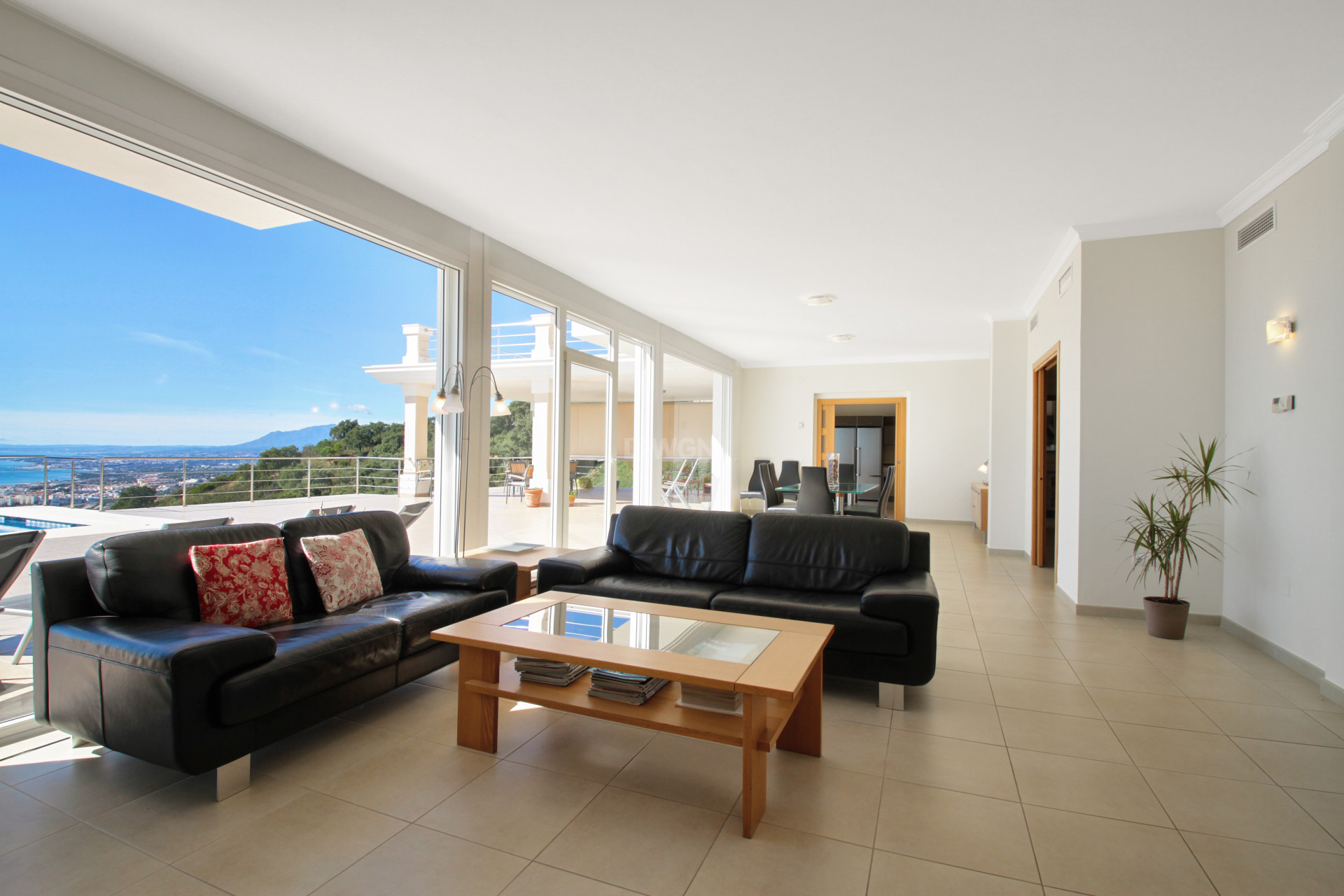 Resale - Villa - Los Monteros - Costa del Sol