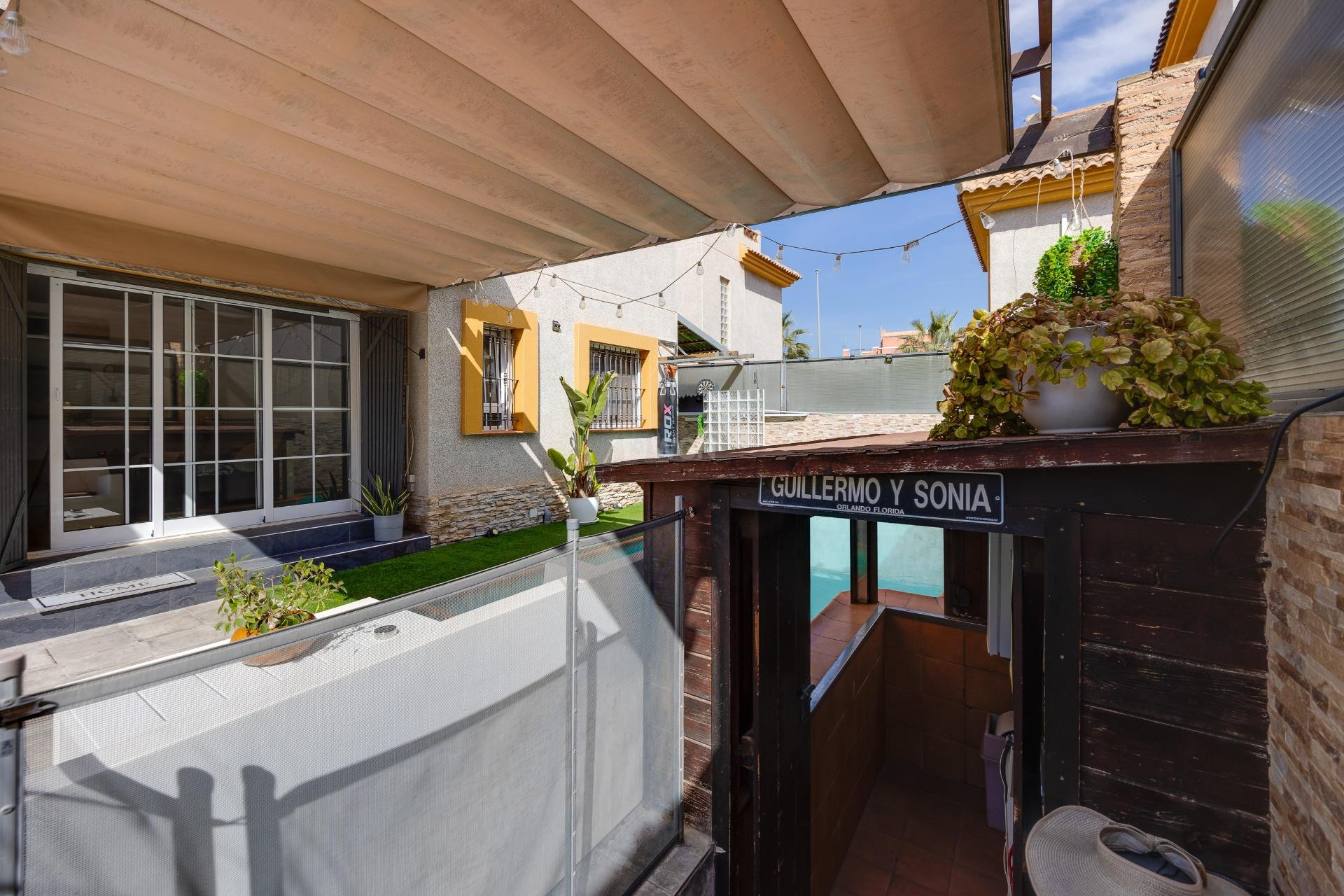 Resale - Villa - Los Montesinos - La Herrada