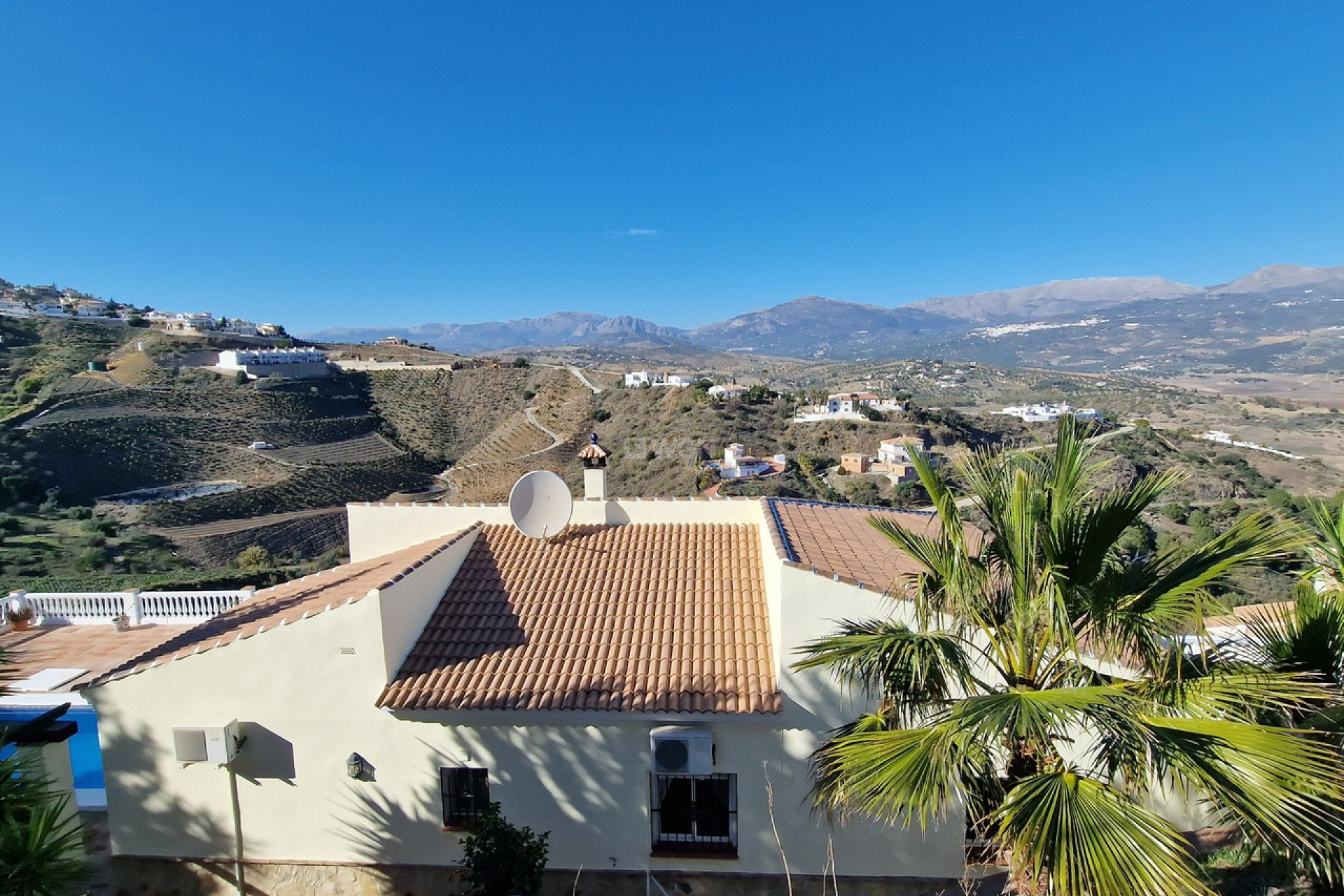 Resale - Villa - Los Romanes - Inland