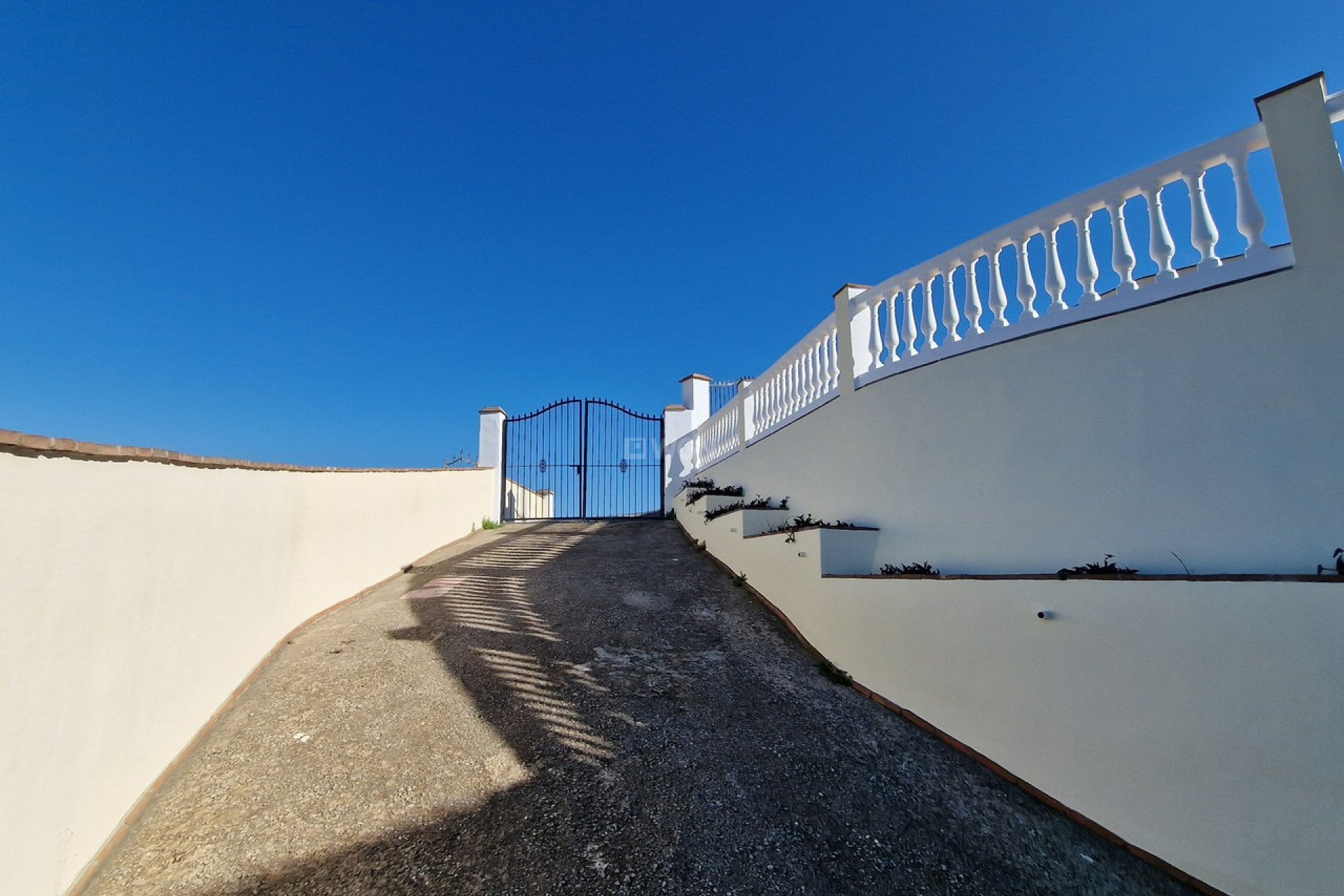 Resale - Villa - Los Romanes - Inland