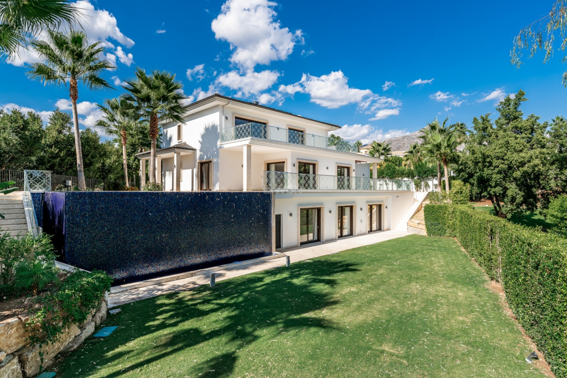 Resale - Villa - Nueva Andalucía - Costa del Sol