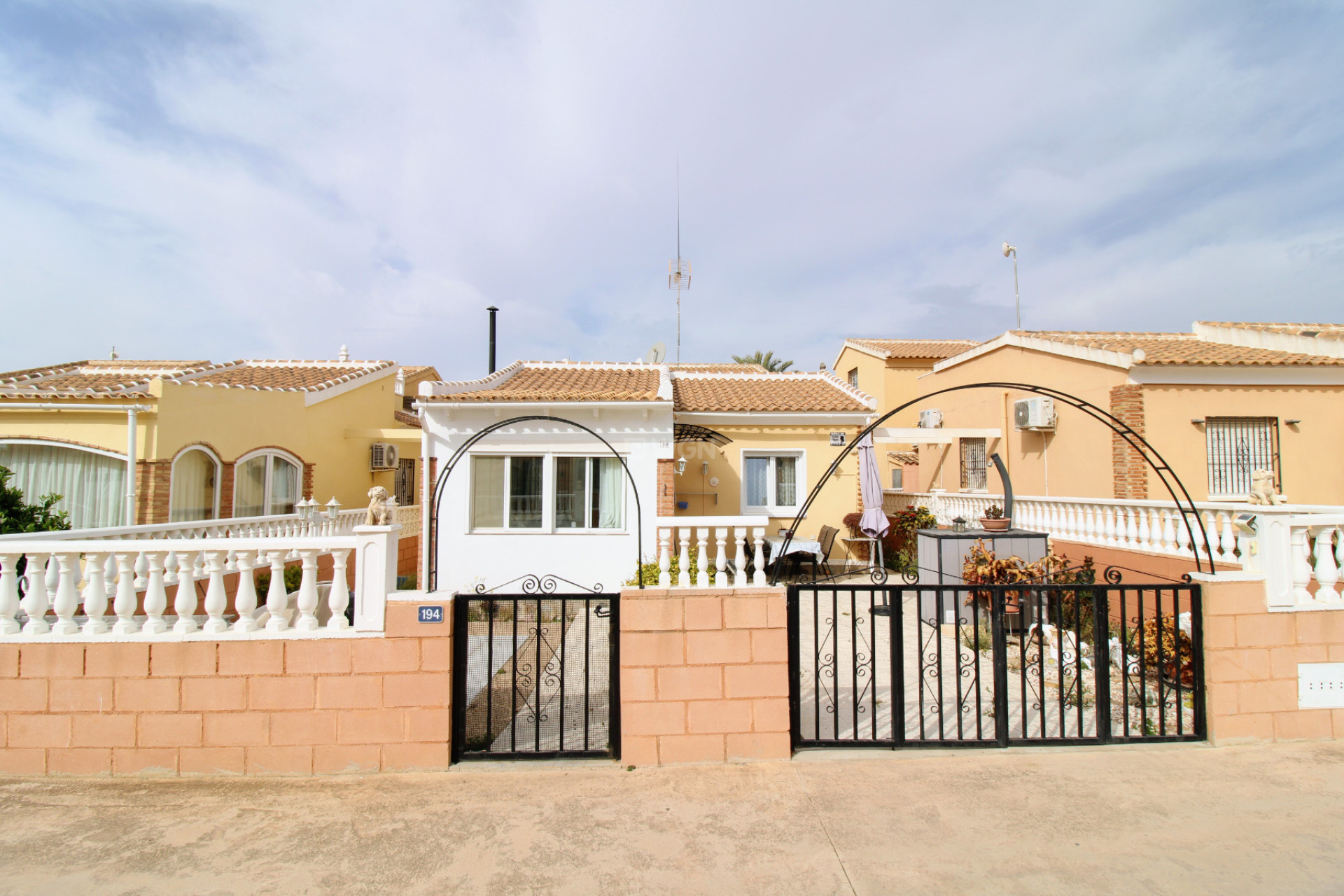 Resale - Villa - Orihuela Costa - Costa Blanca