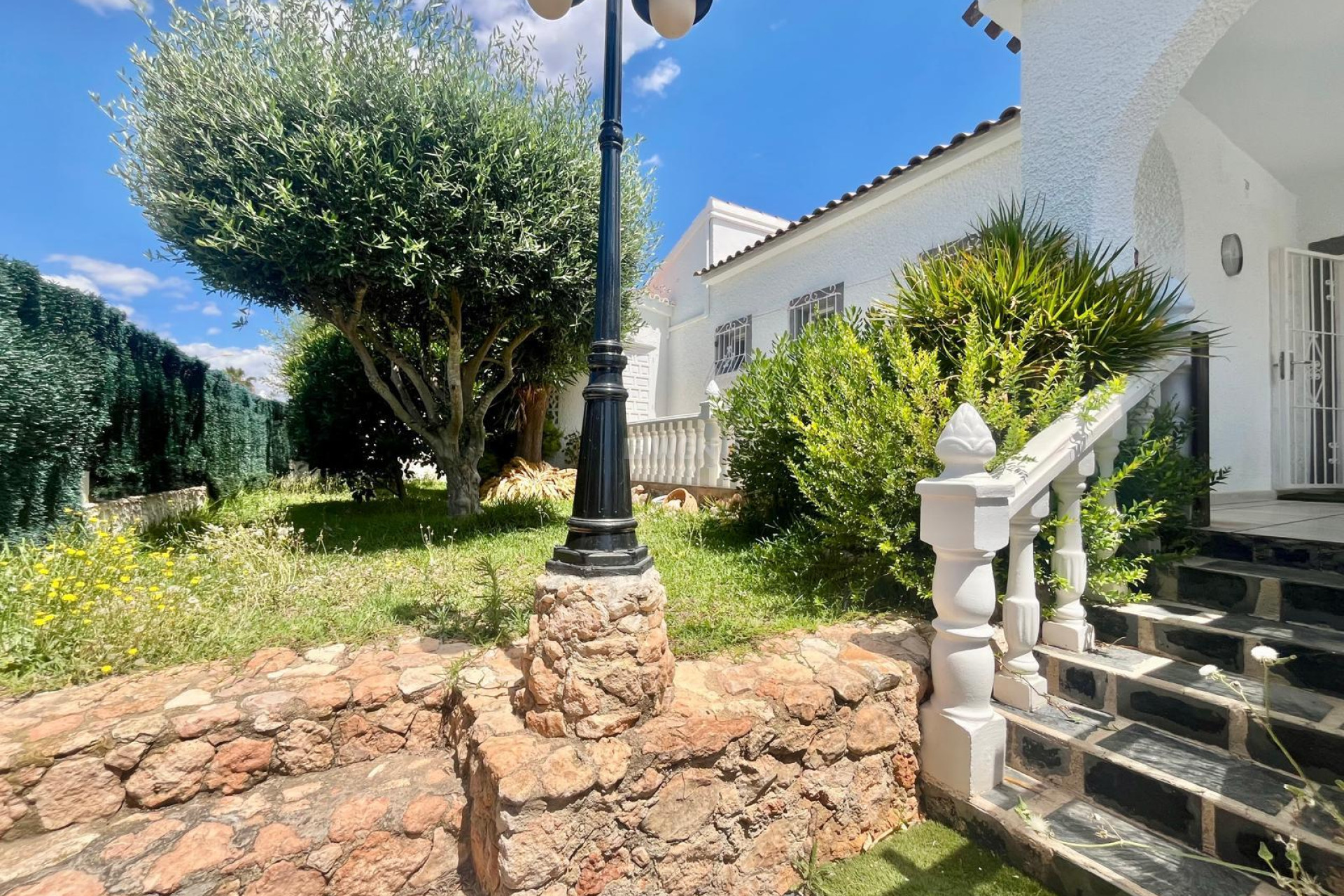 Resale - Villa - Orihuela Costa - La Florida