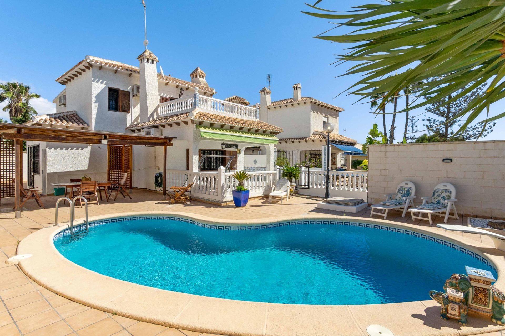 Resale - Villa - Orihuela Costa - La Zenia