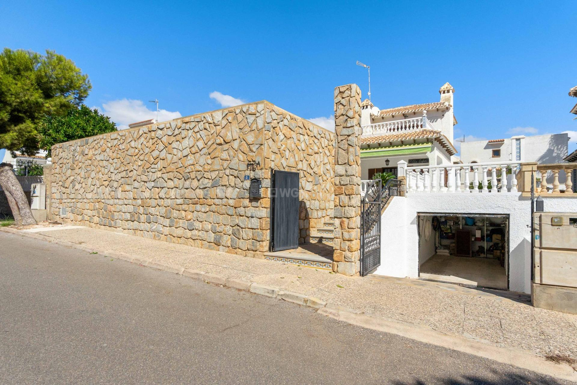 Resale - Villa - Orihuela Costa - La Zenia