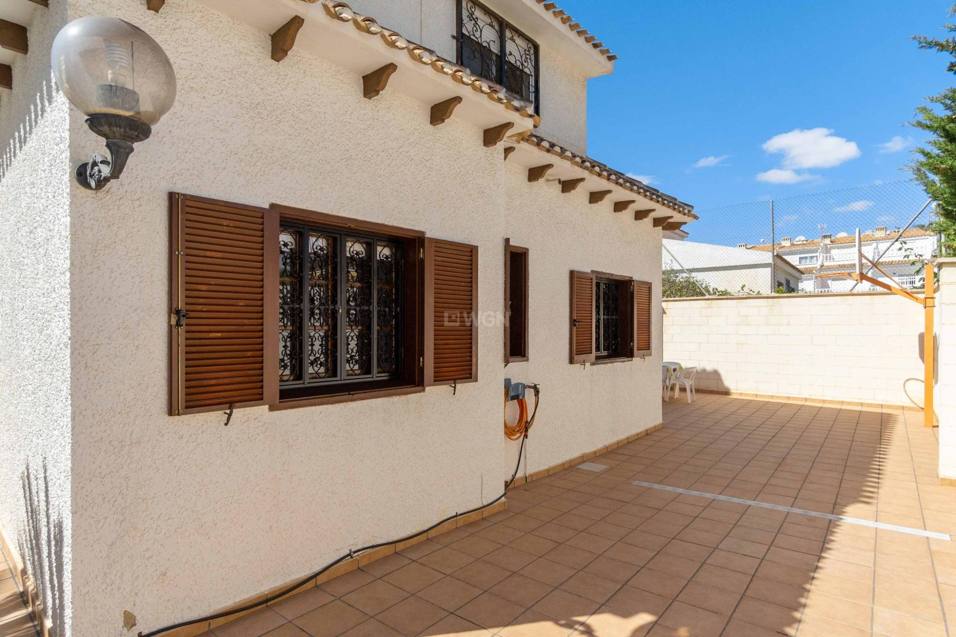 Resale - Villa - Orihuela Costa - La Zenia