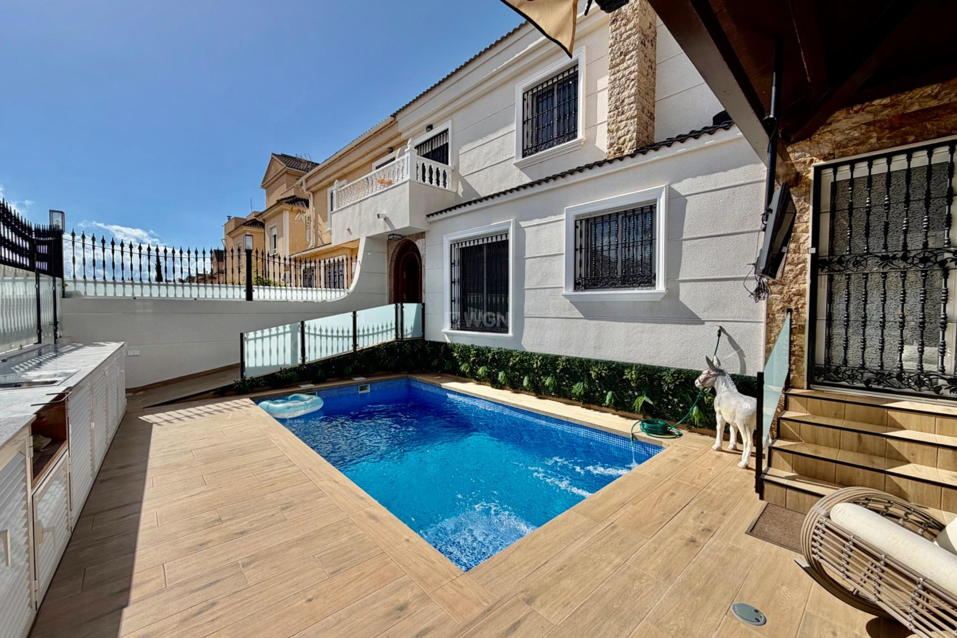 Resale - Villa - Orihuela Costa - La Zenia