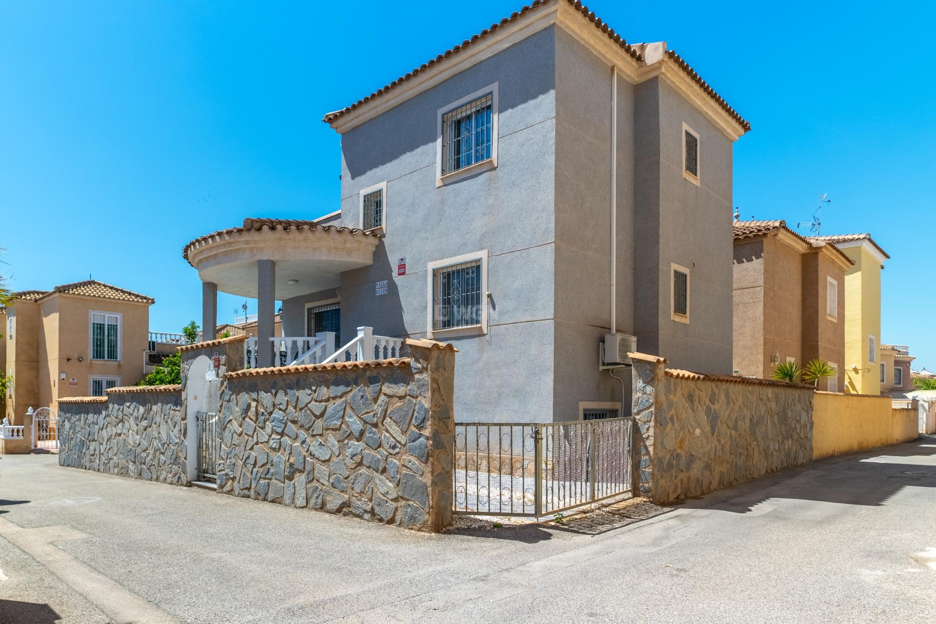 Resale - Villa - Orihuela Costa - Playa Flamenca Norte