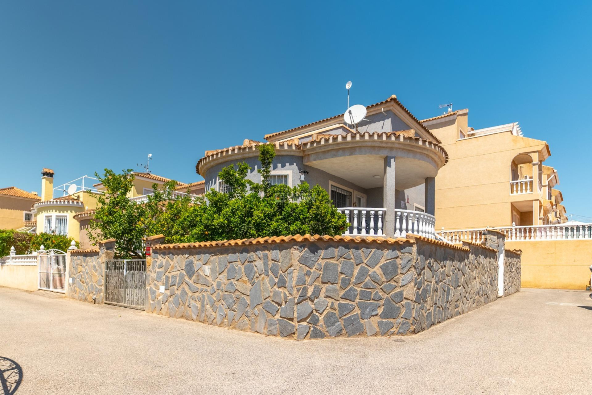 Resale - Villa - Orihuela Costa - Playa Flamenca Norte