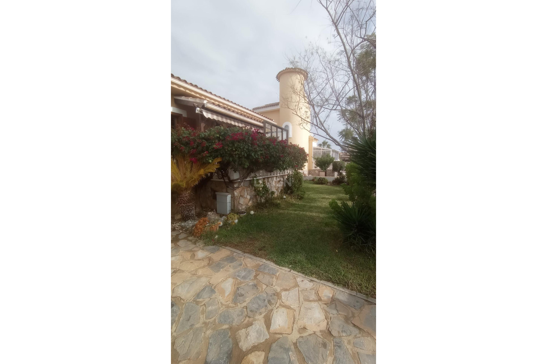 Resale - Villa - Orihuela Costa - Punta Prima