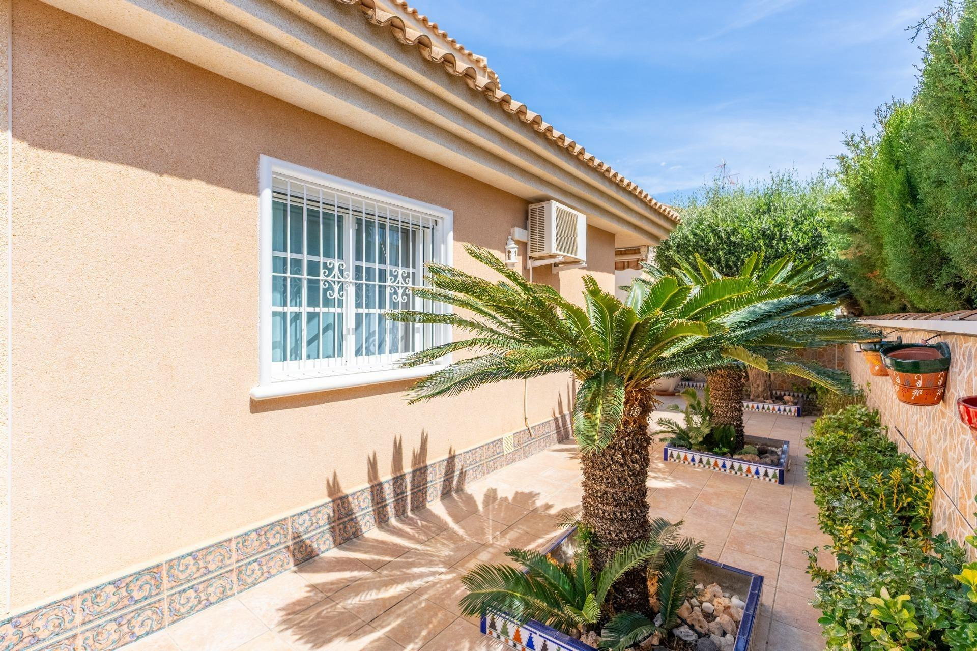 Resale - Villa - Orihuela Costa - Punta Prima