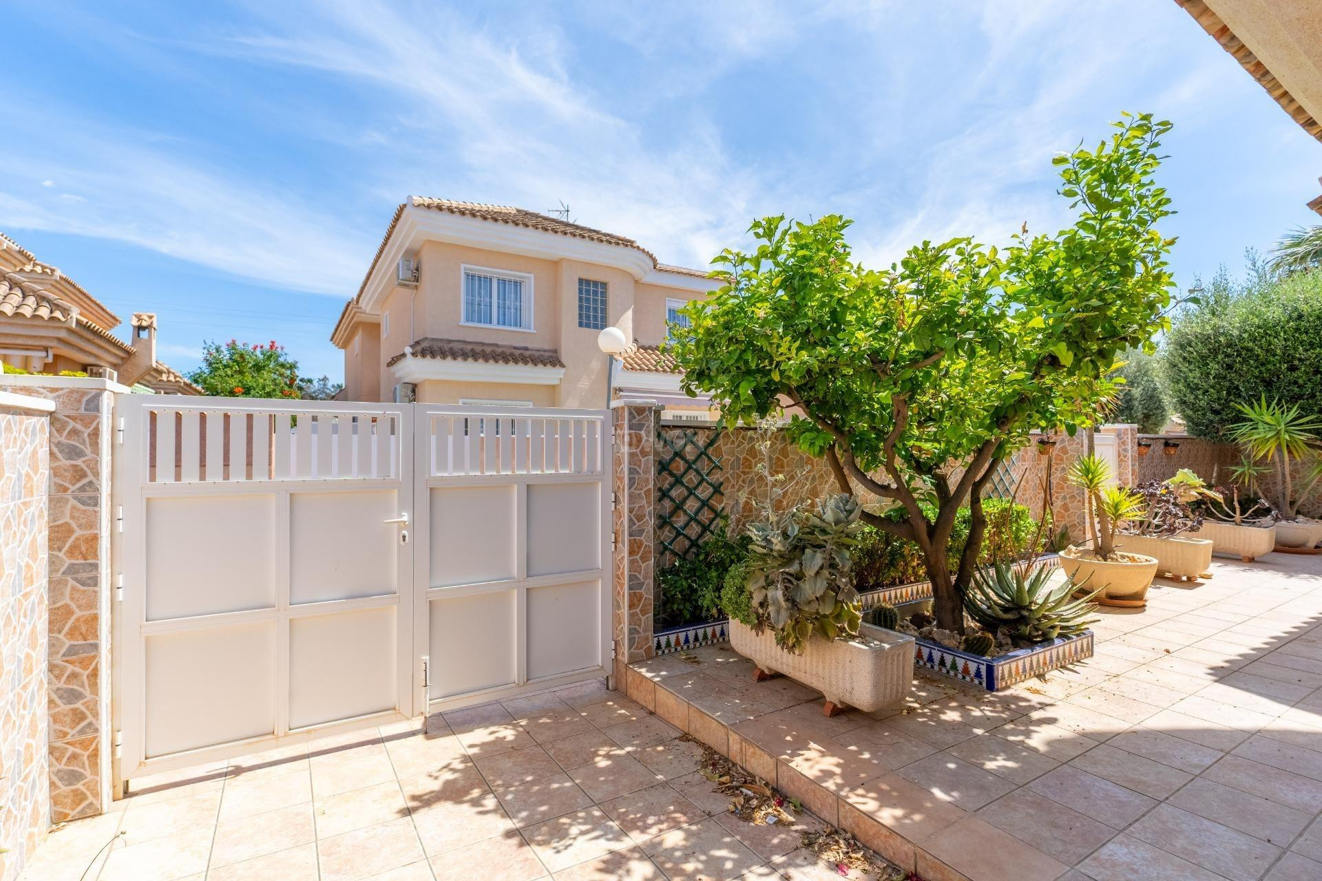 Resale - Villa - Orihuela Costa - Punta Prima