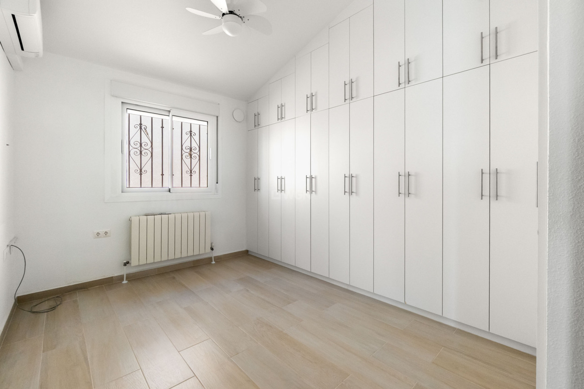 Resale - Villa - Torre de la Horadada - Costa Blanca