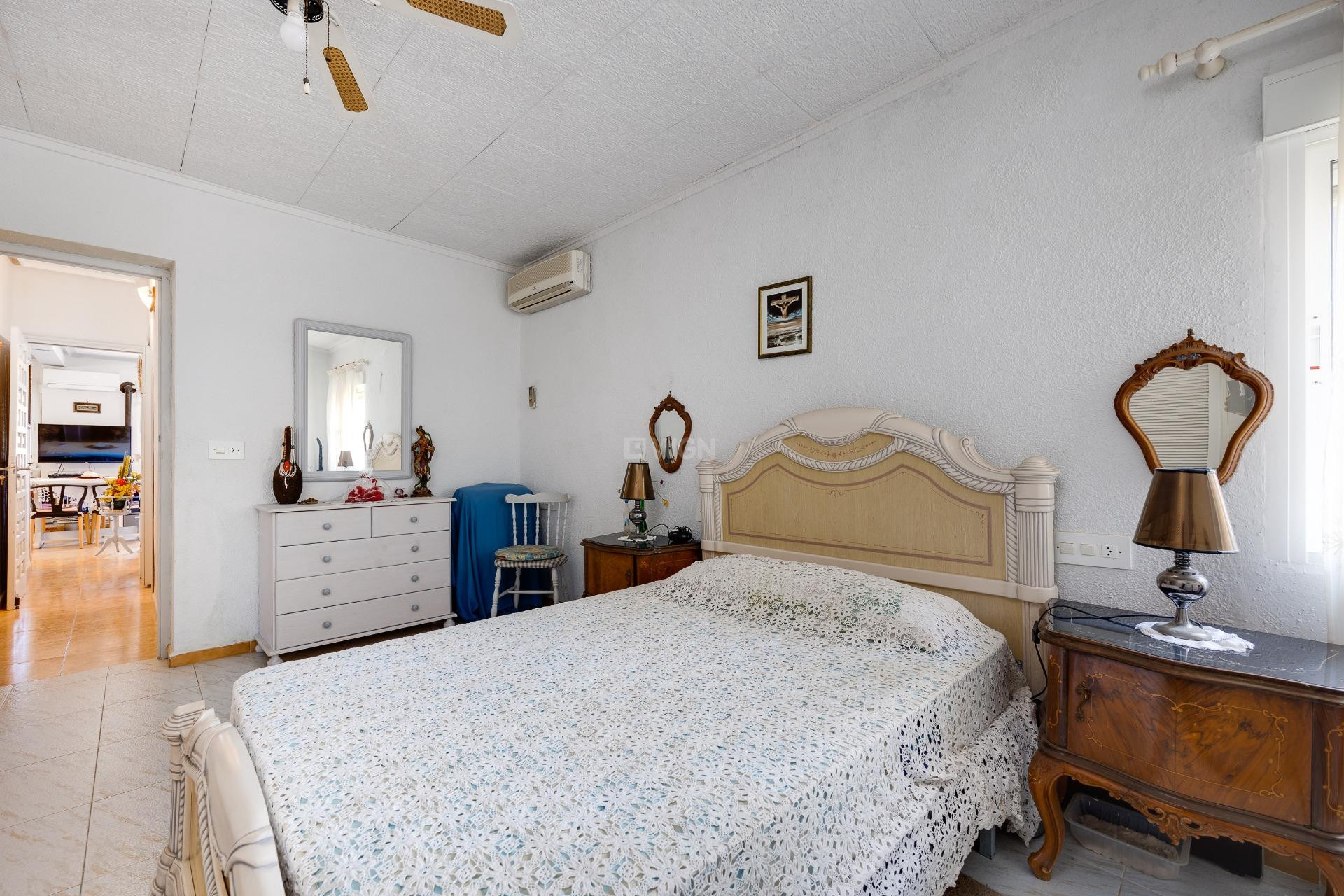 Resale - Villa - Torrevieja - aguas nuevas