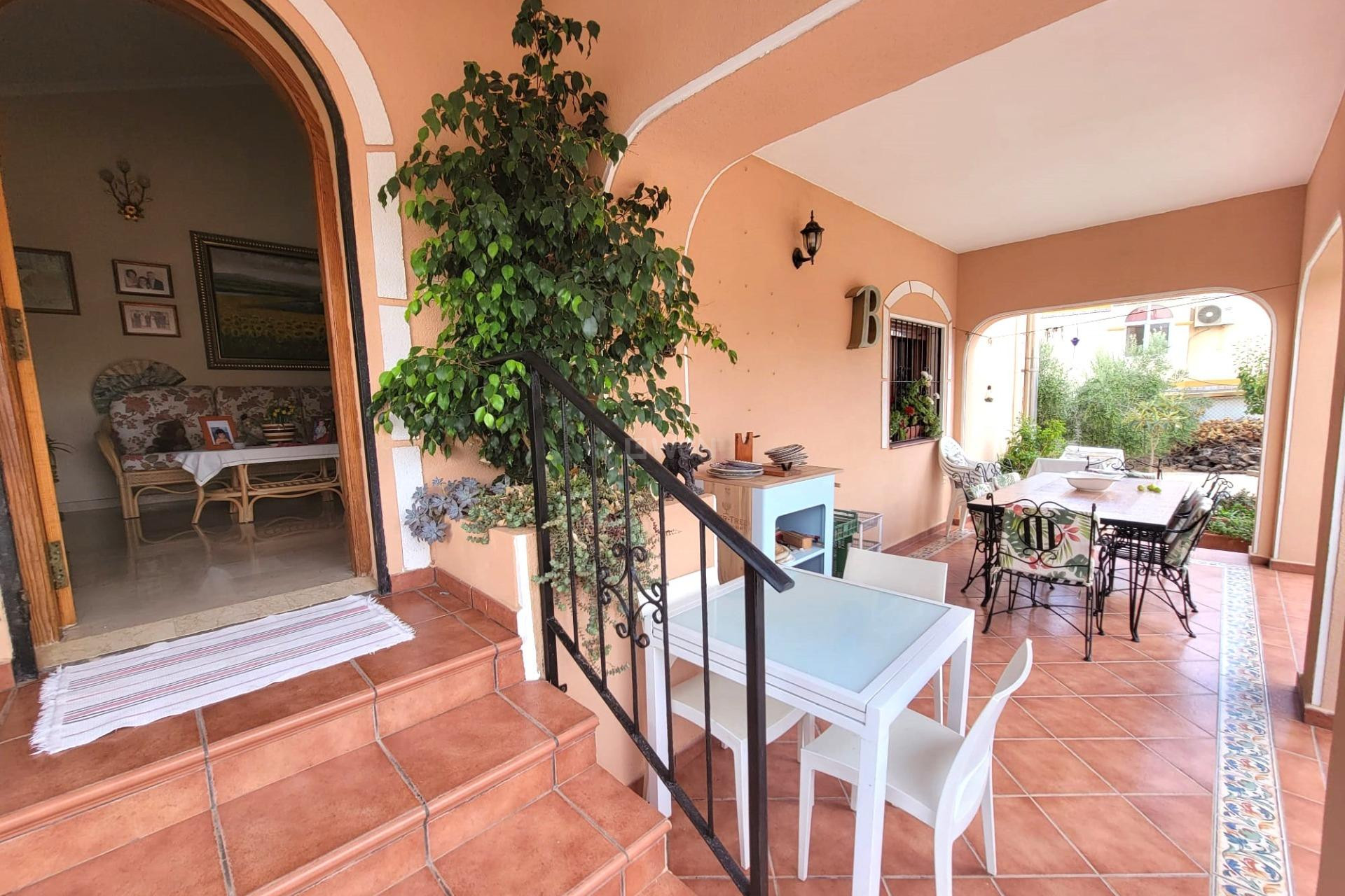 Resale - Villa - Torrevieja - aguas nuevas