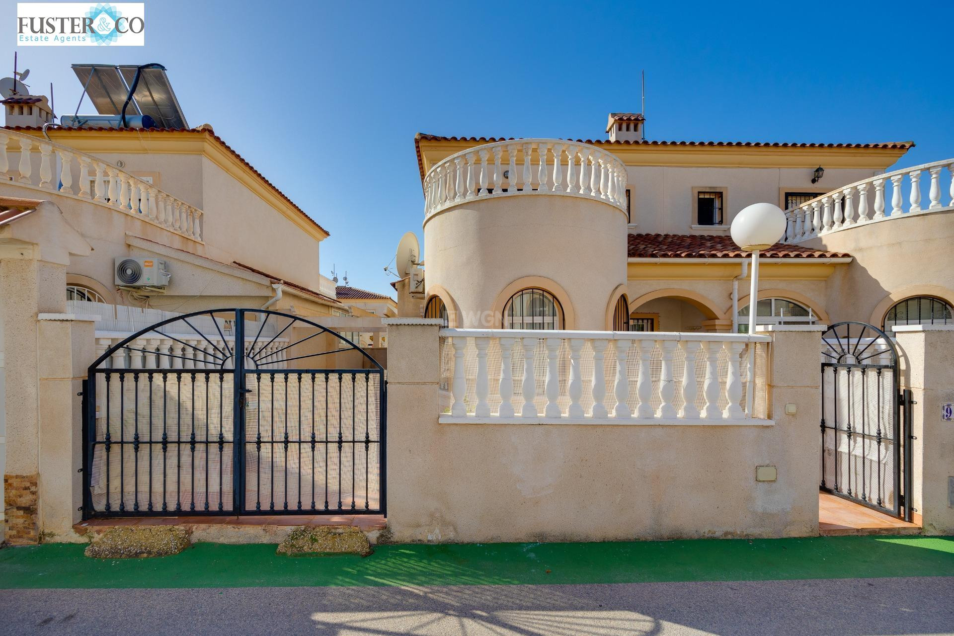 Resale - Villa - Torrevieja - aguas nuevas