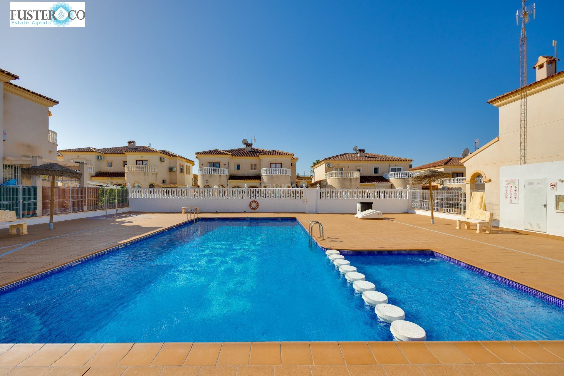 Resale - Villa - Torrevieja - aguas nuevas