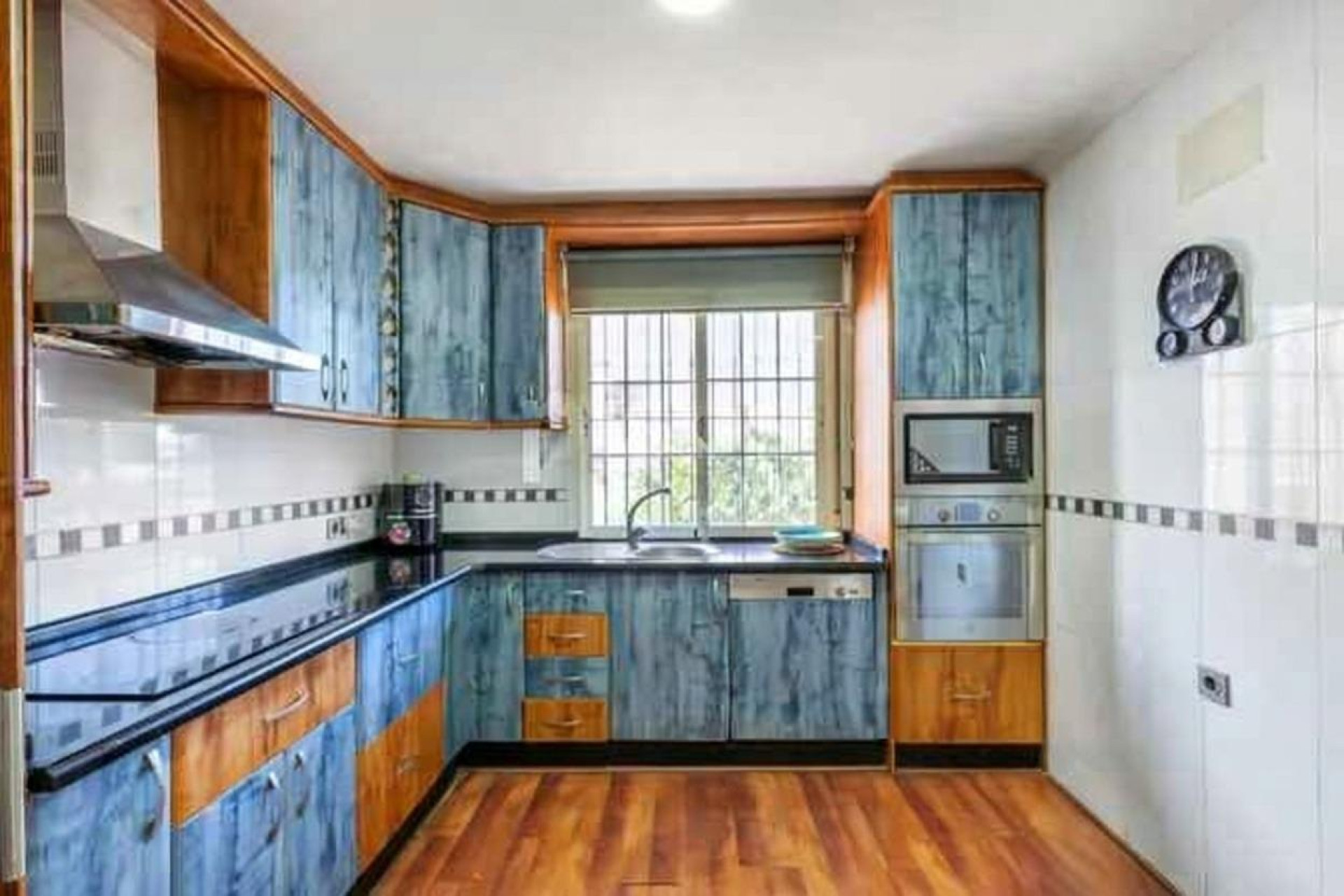 Resale - Villa - Torrevieja - aguas nuevas