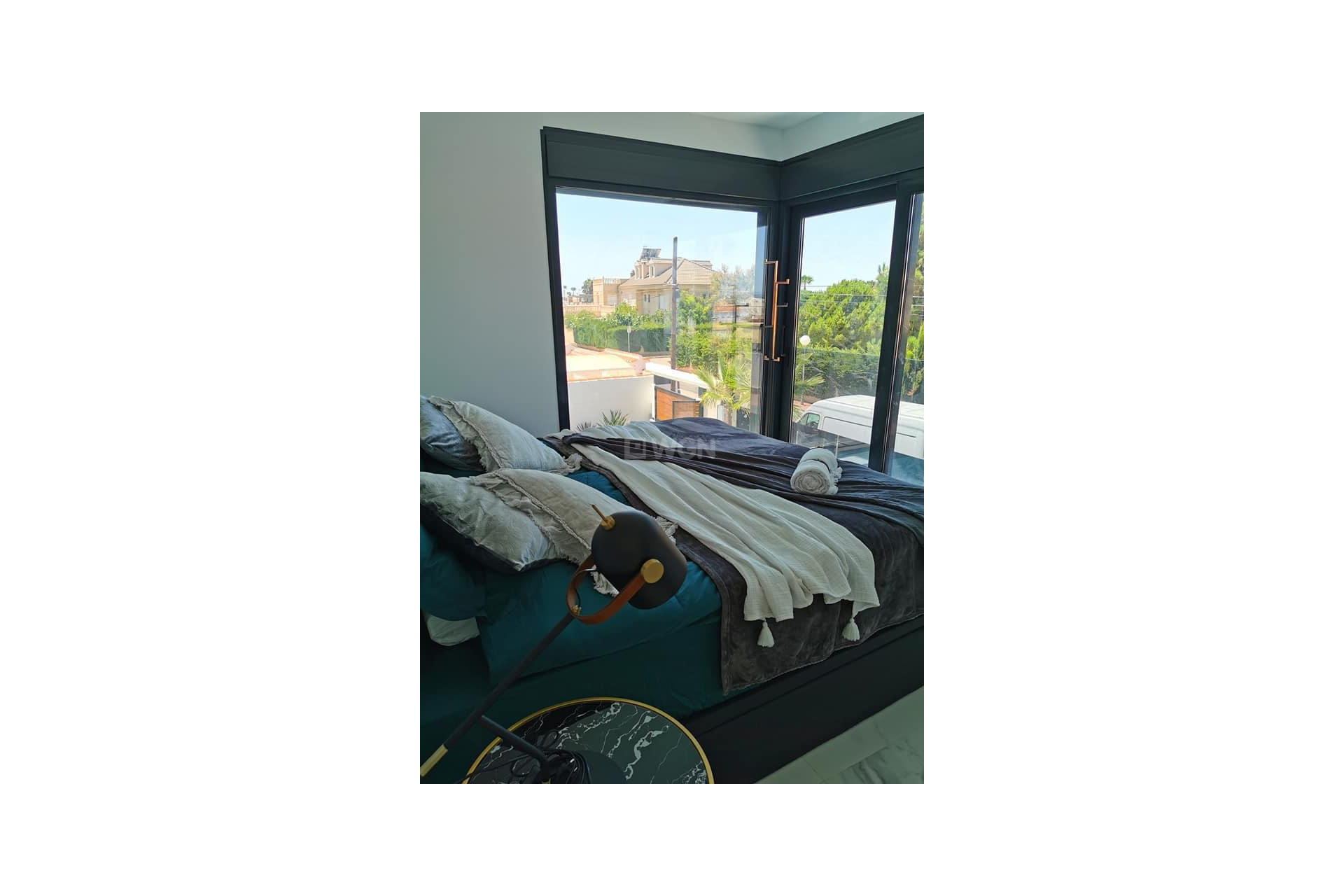 Resale - Villa - Torrevieja - Costa Blanca