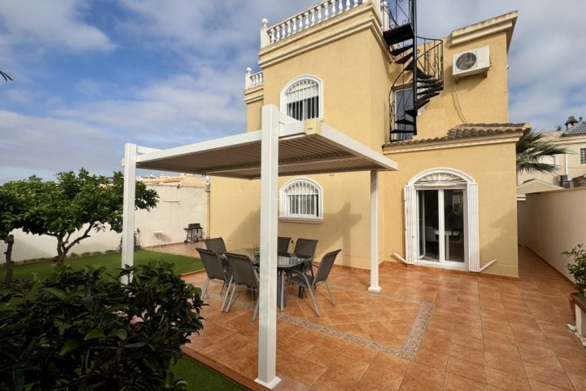 Resale - Villa - Torrevieja - Costa Blanca