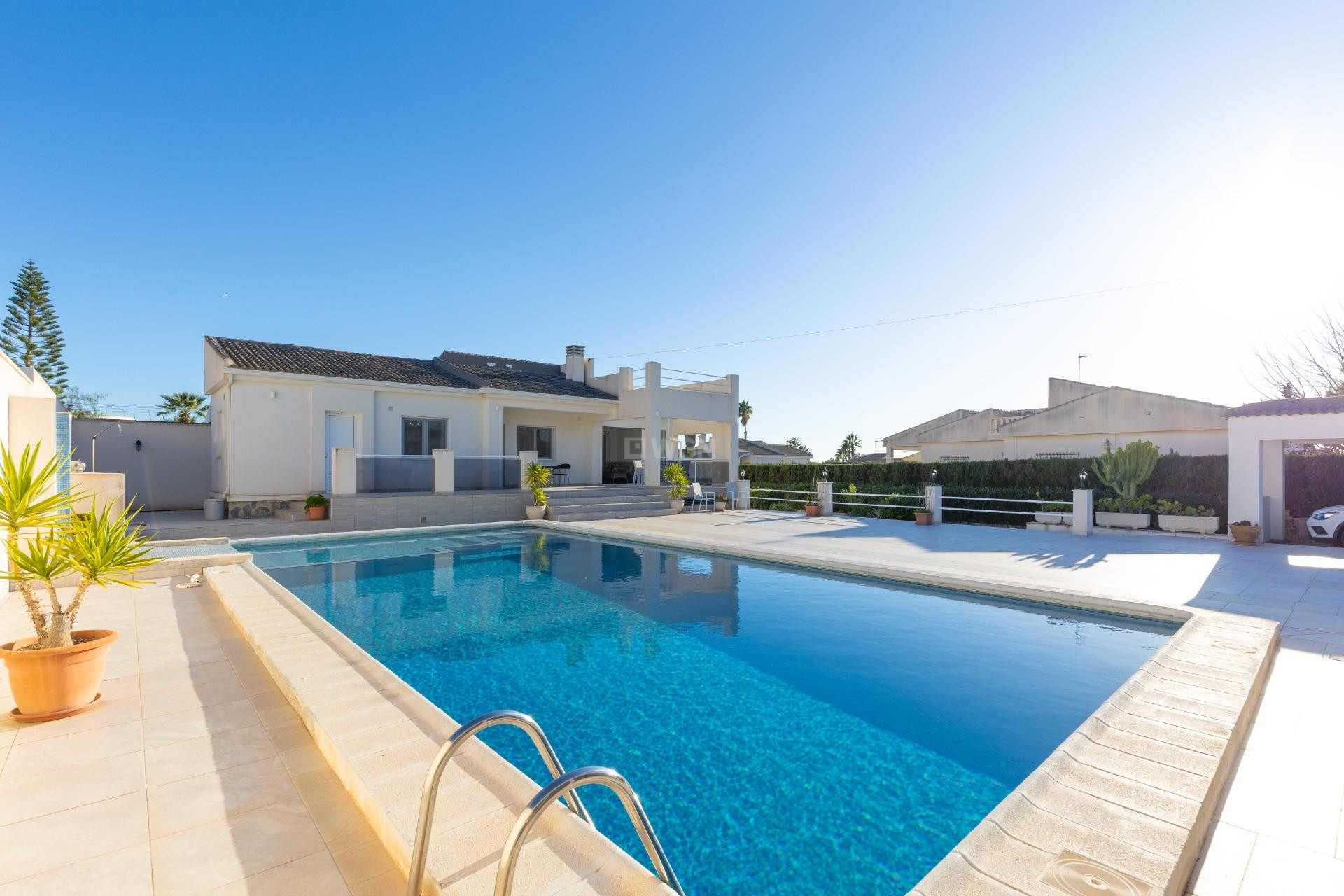 Resale - Villa - Torrevieja - El Chaparral