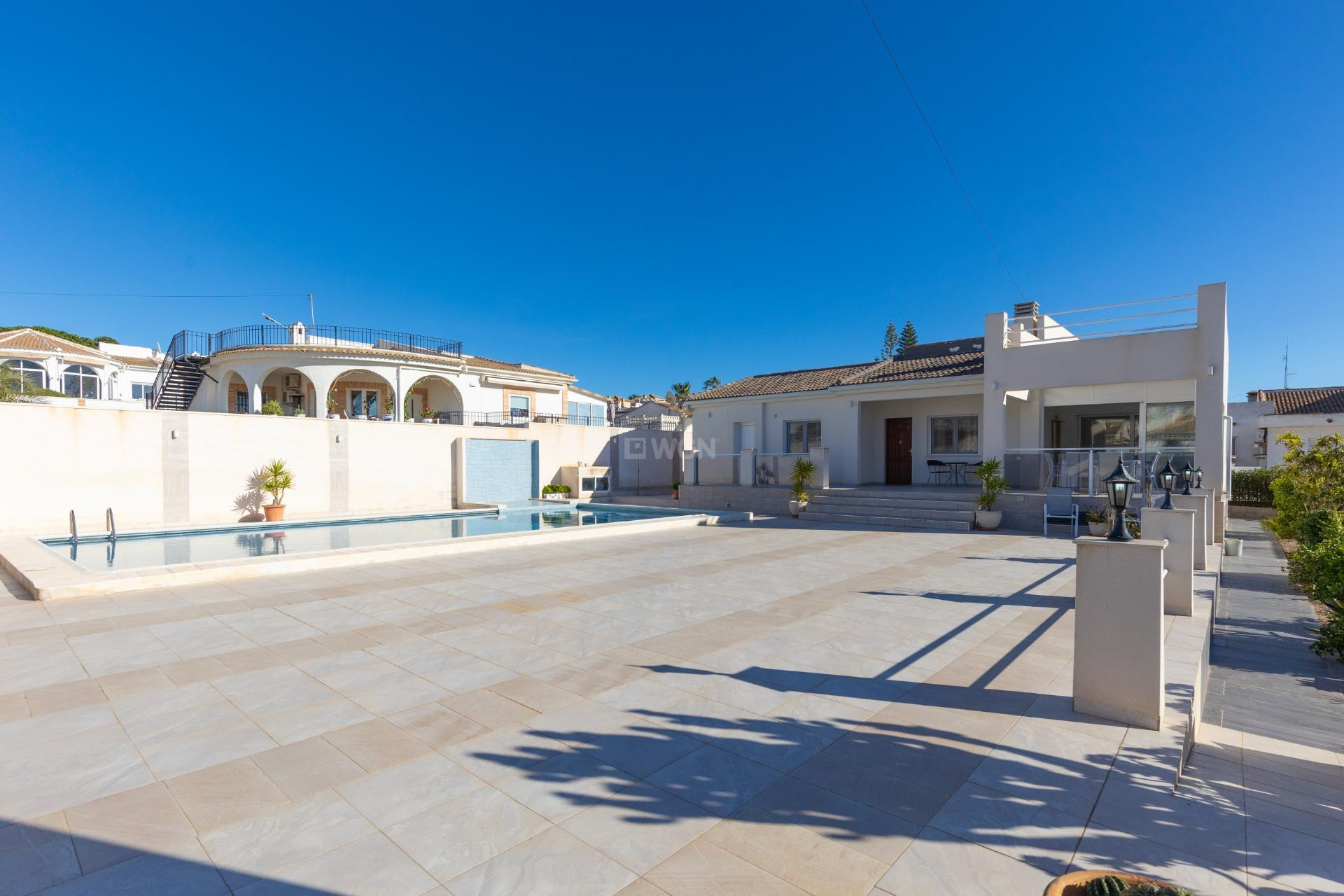 Resale - Villa - Torrevieja - El Chaparral