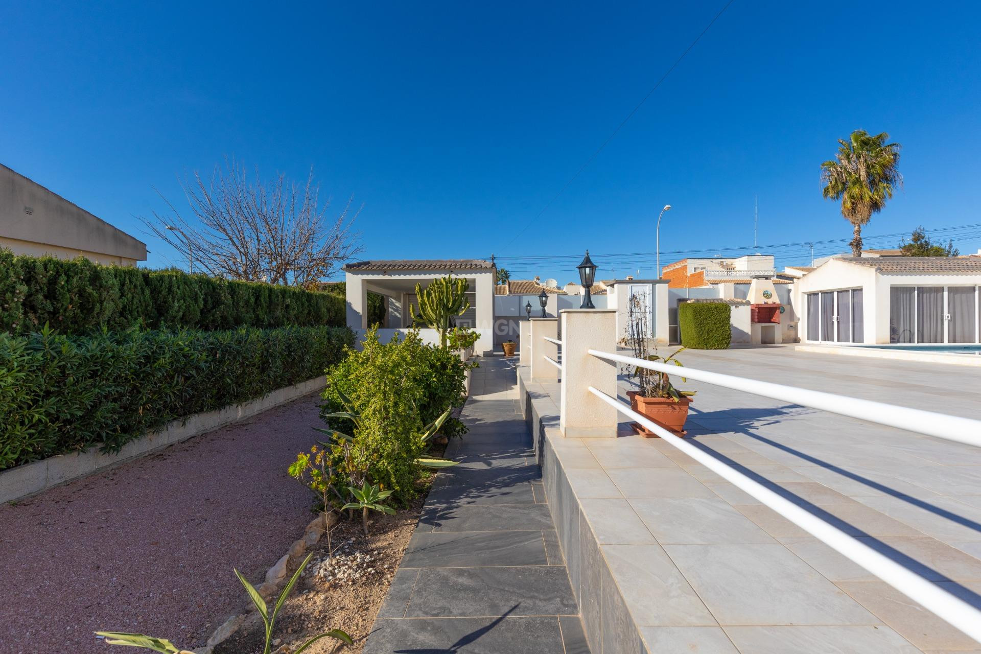 Resale - Villa - Torrevieja - El Chaparral