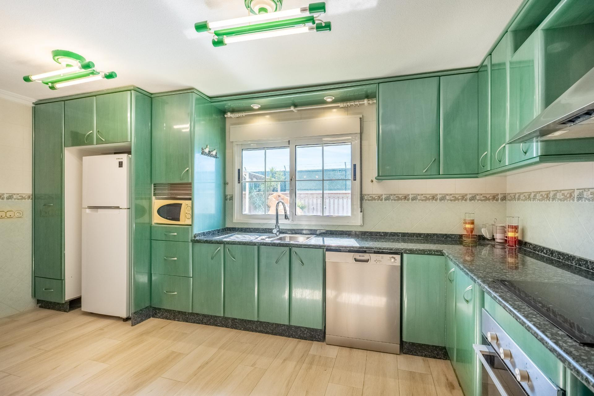 Resale - Villa - Torrevieja - El Chaparral