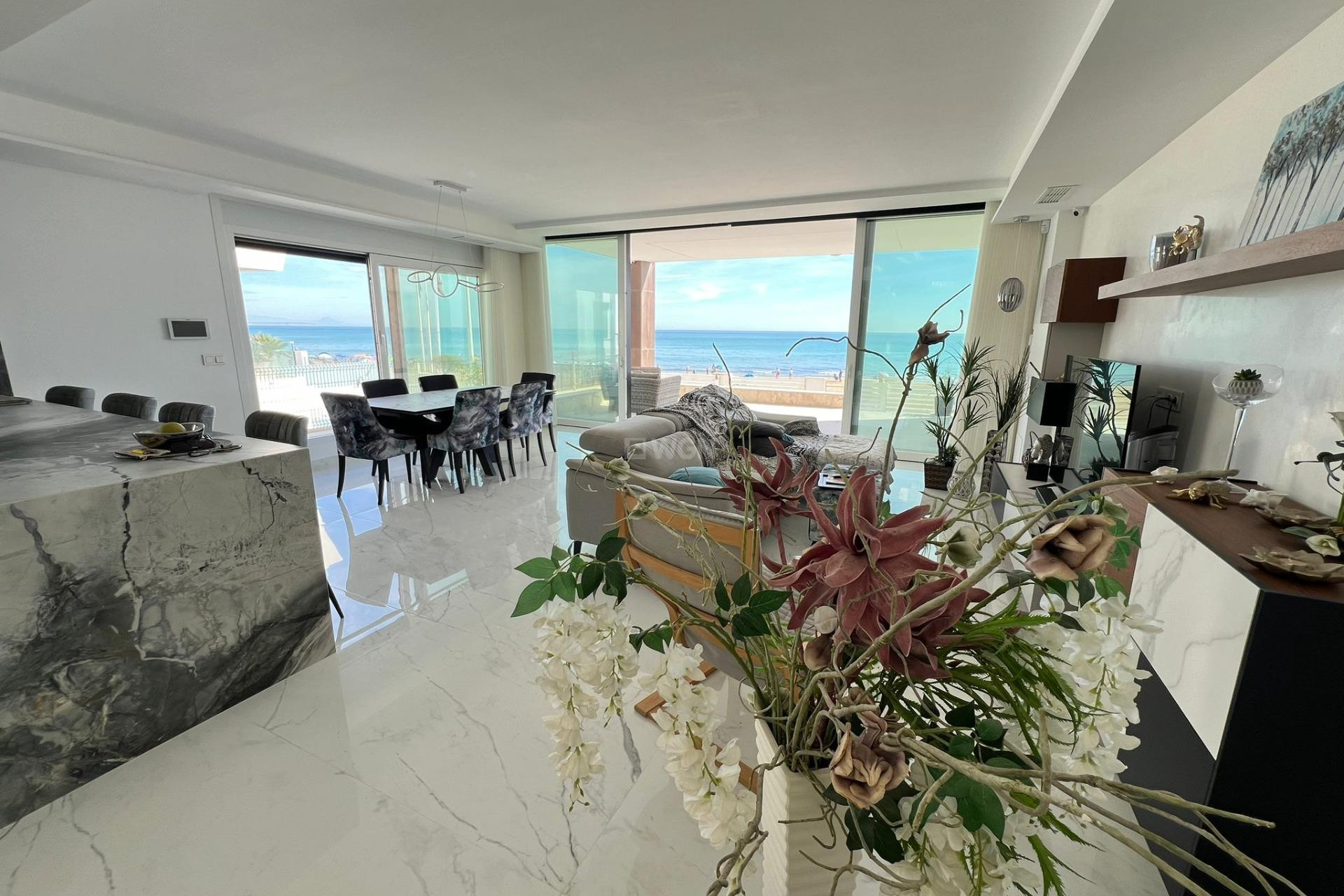 Resale - Villa - Torrevieja - La Mata