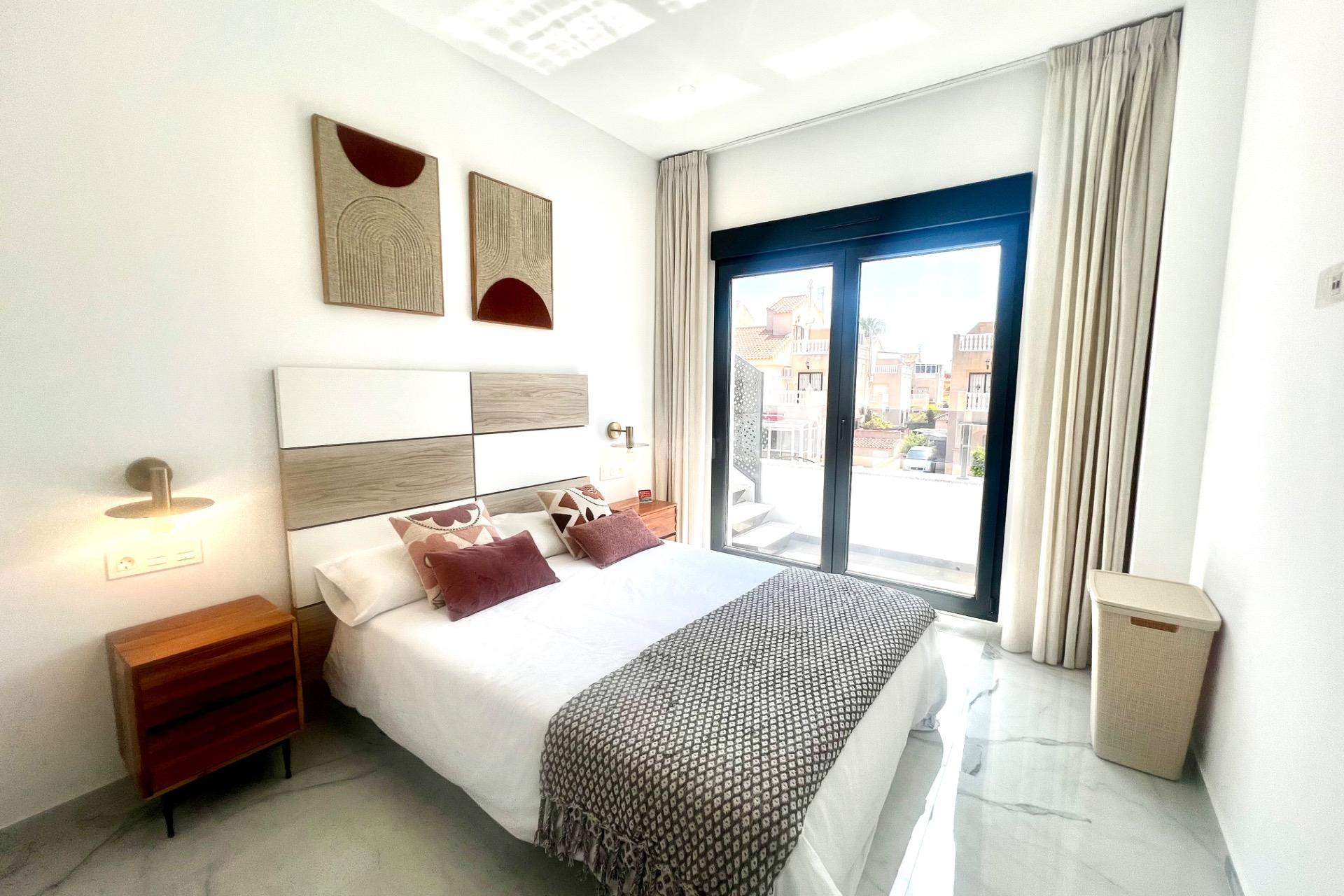 Resale - Villa - Torrevieja - La Siesta - El Salado - Torreta